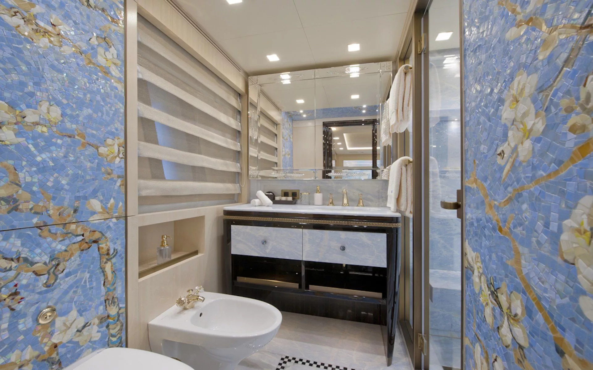 https://dev-api.arconyachts.com/storage/media/23626/conversions/702_3465505770-optimize.webp