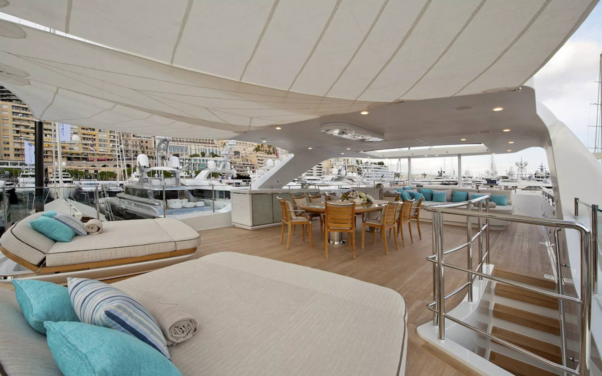 https://dev-api.arconyachts.com/storage/media/23627/conversions/702_8416897650-optimize.webp