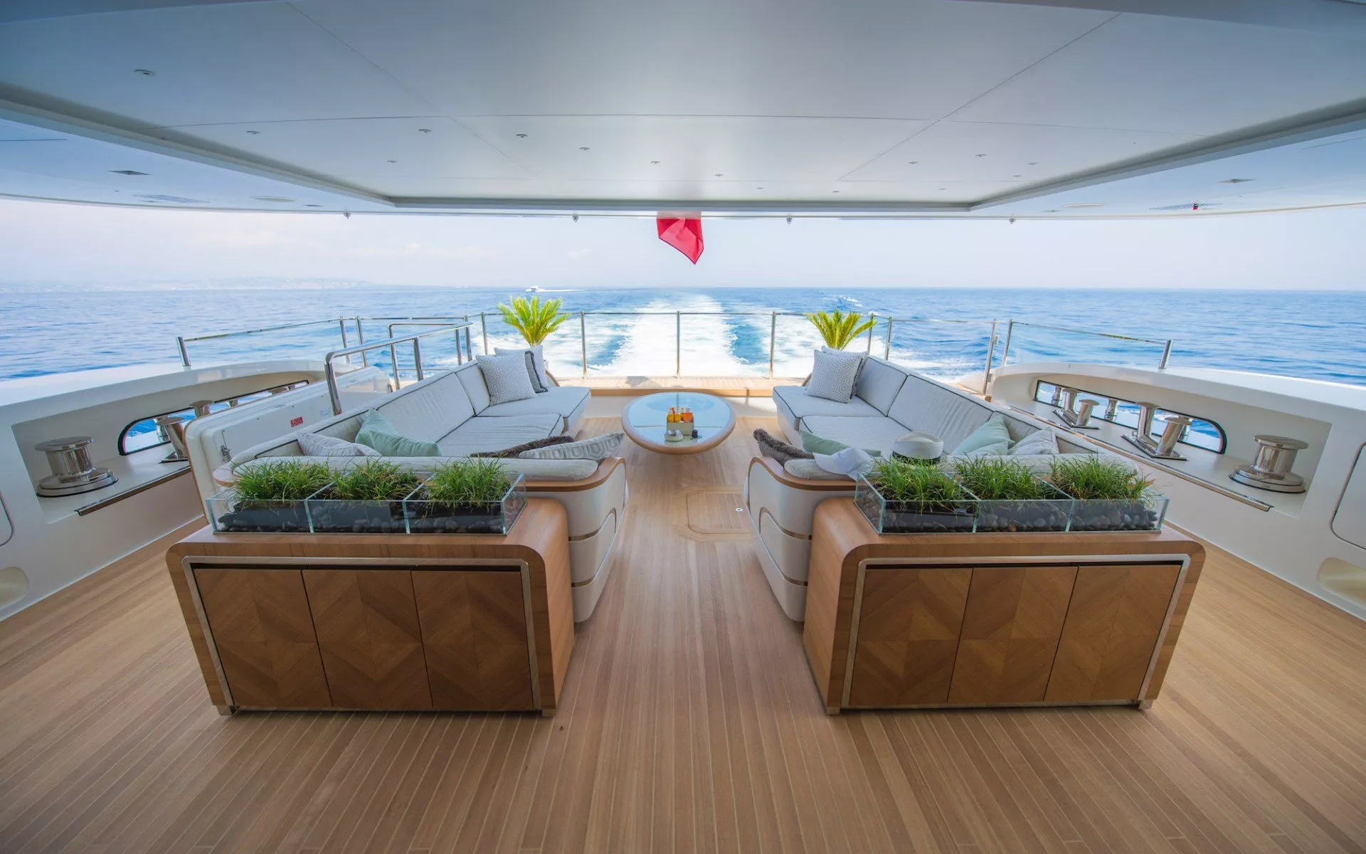 https://dev-api.arconyachts.com/storage/media/23629/conversions/702_5385443227-optimize.webp