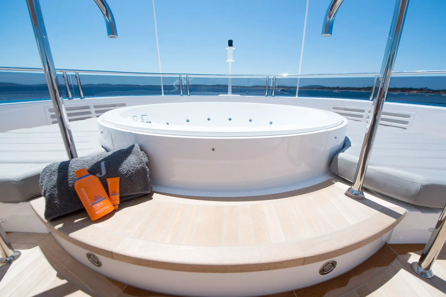 https://dev-api.arconyachts.com/storage/media/23644/conversions/701_1849183358-optimize.webp