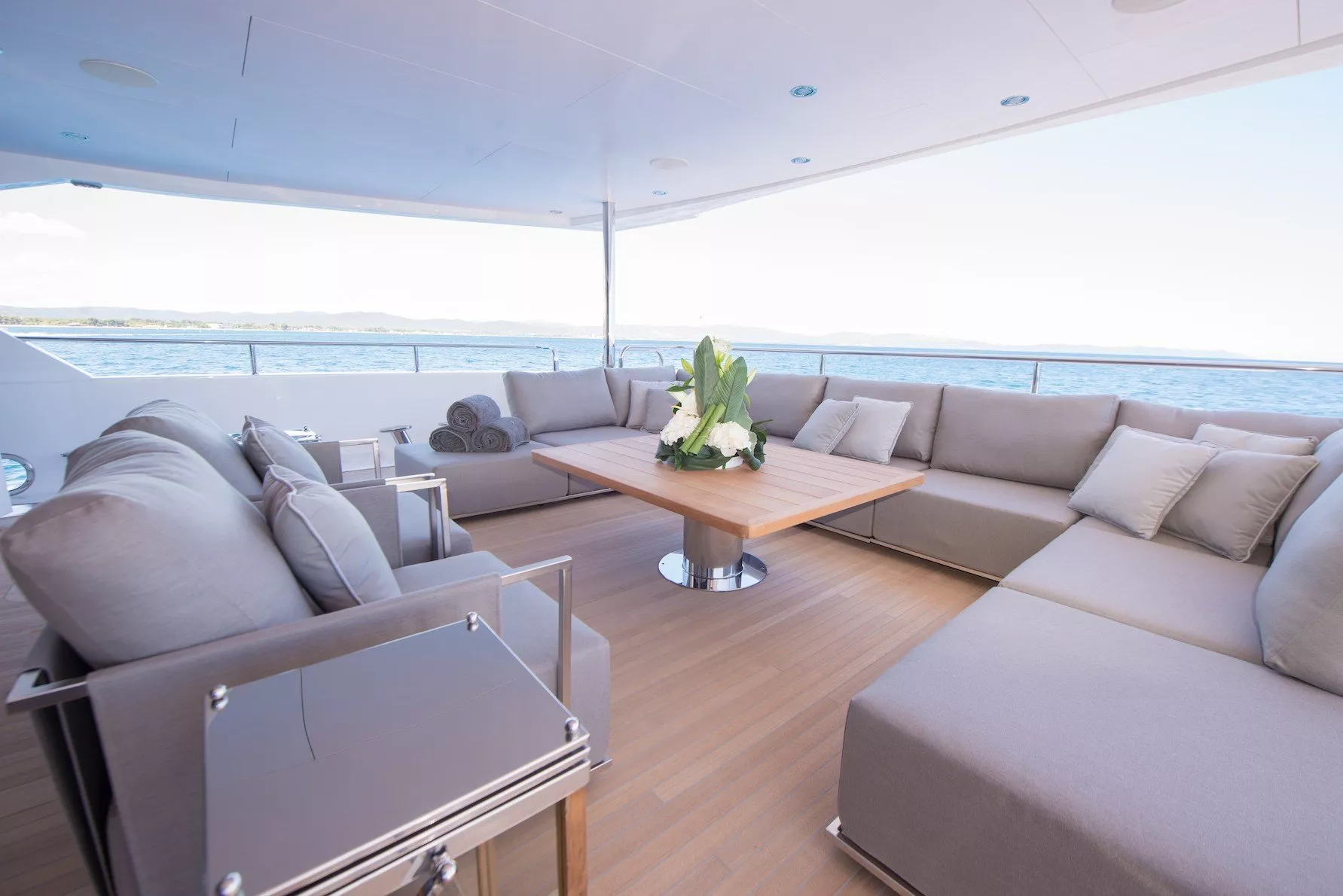 https://dev-api.arconyachts.com/storage/media/23648/conversions/701_9540775994-optimize.webp