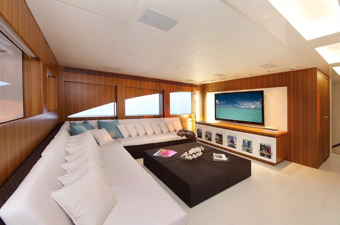https://dev-api.arconyachts.com/storage/media/23746/conversions/497_3008438882-optimize.webp