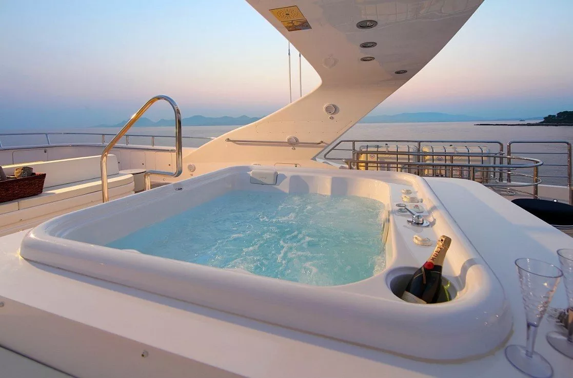 https://dev-api.arconyachts.com/storage/media/23751/conversions/497_4855340894-optimize.webp