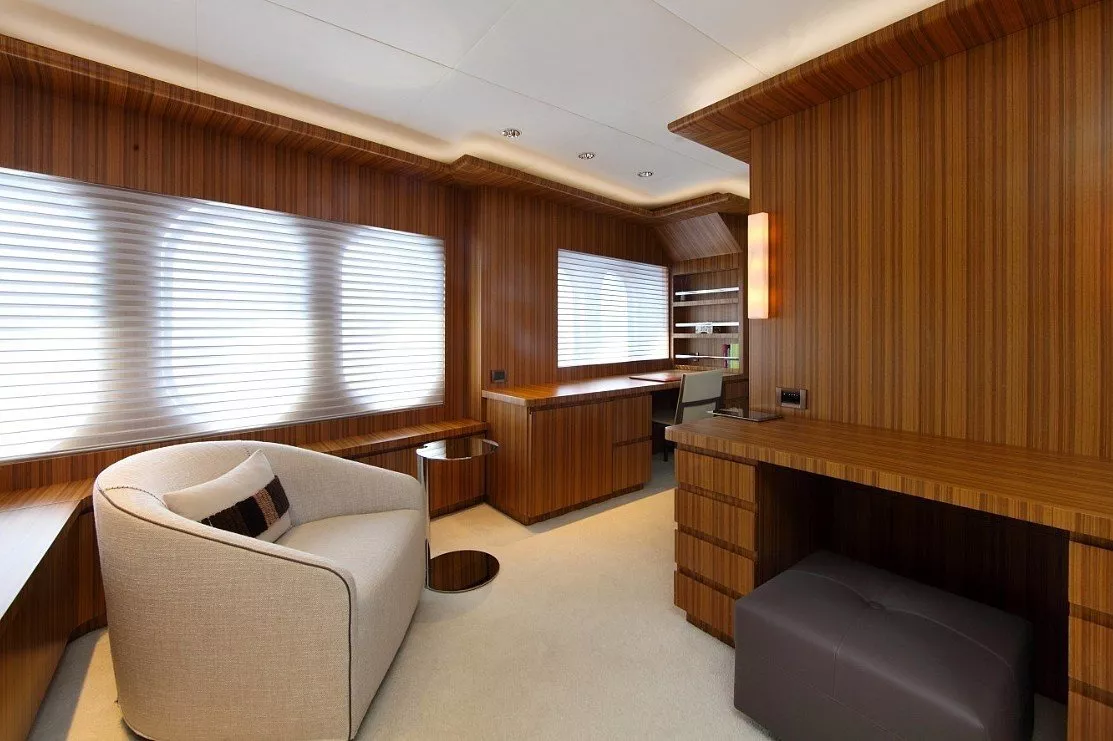 https://dev-api.arconyachts.com/storage/media/23753/conversions/497_3070076082-optimize.webp