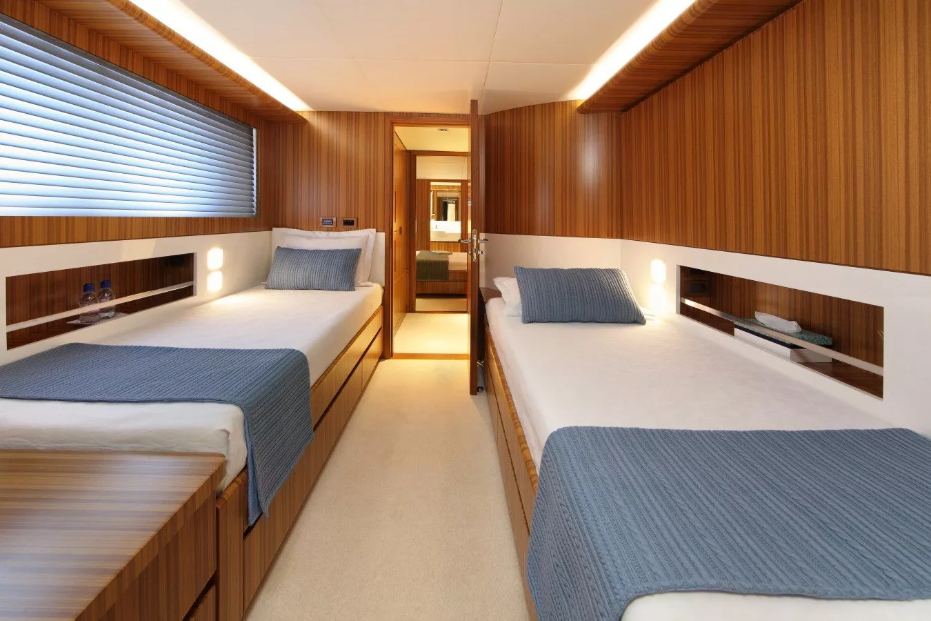 https://dev-api.arconyachts.com/storage/media/23757/conversions/497_9597829603-optimize.webp