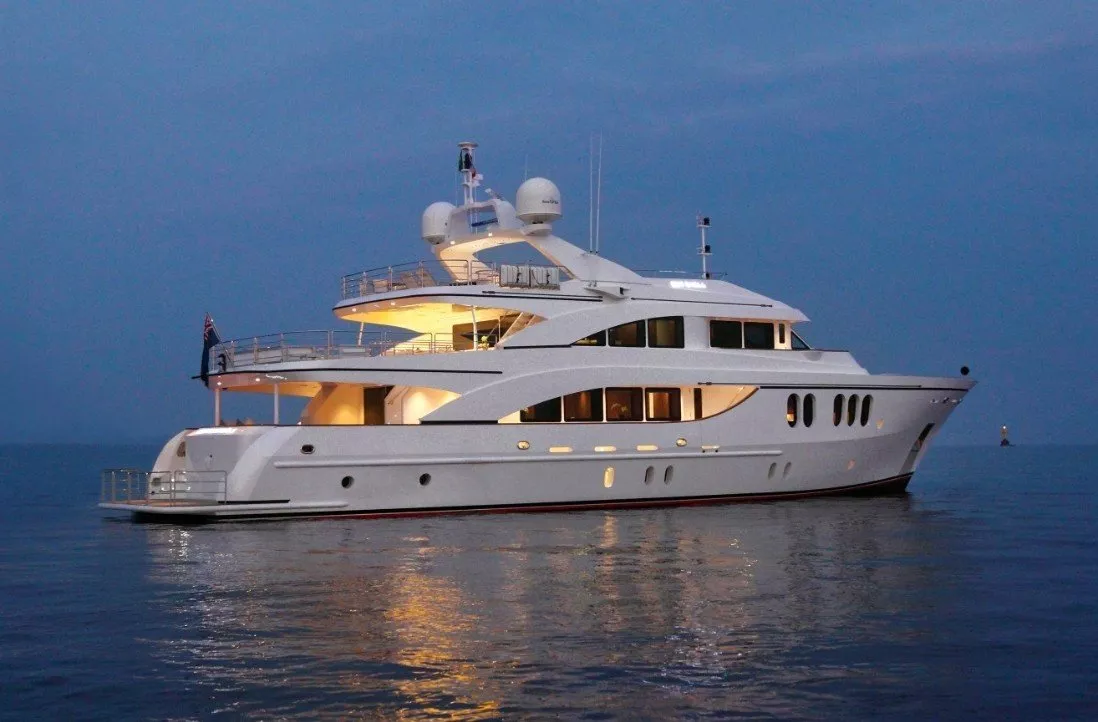 https://dev-api.arconyachts.com/storage/media/23764/conversions/497_6992611913-optimize.webp