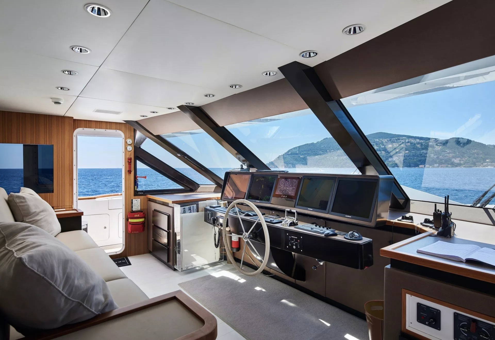 https://dev-api.arconyachts.com/storage/media/23774/conversions/497_3879819660-optimize.webp