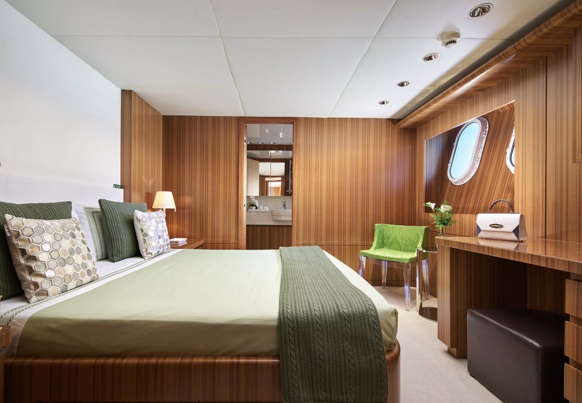 https://dev-api.arconyachts.com/storage/media/23782/conversions/497_7680884701-optimize.webp