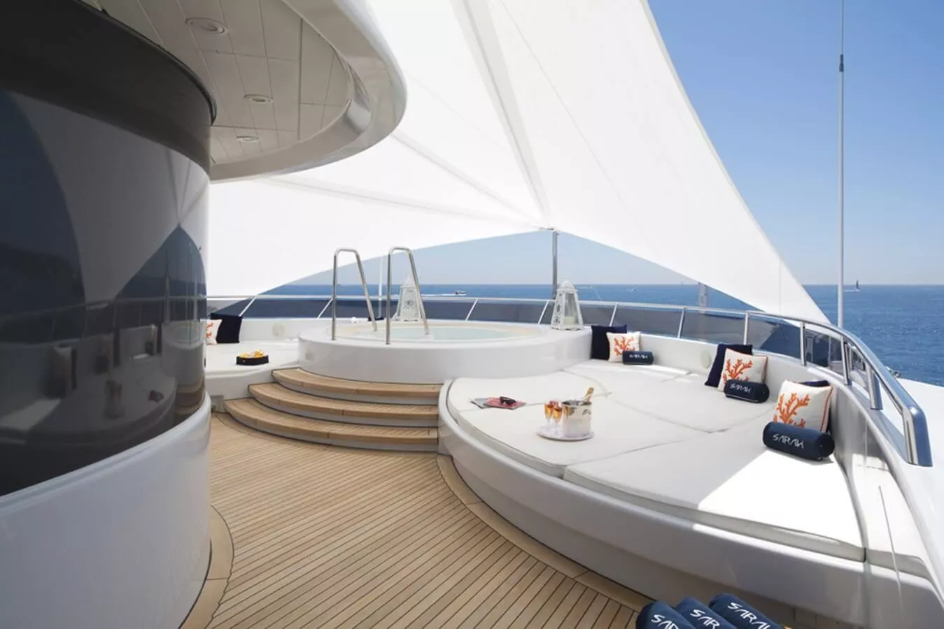 https://dev-api.arconyachts.com/storage/media/23826/conversions/697_5252806595-optimize.webp