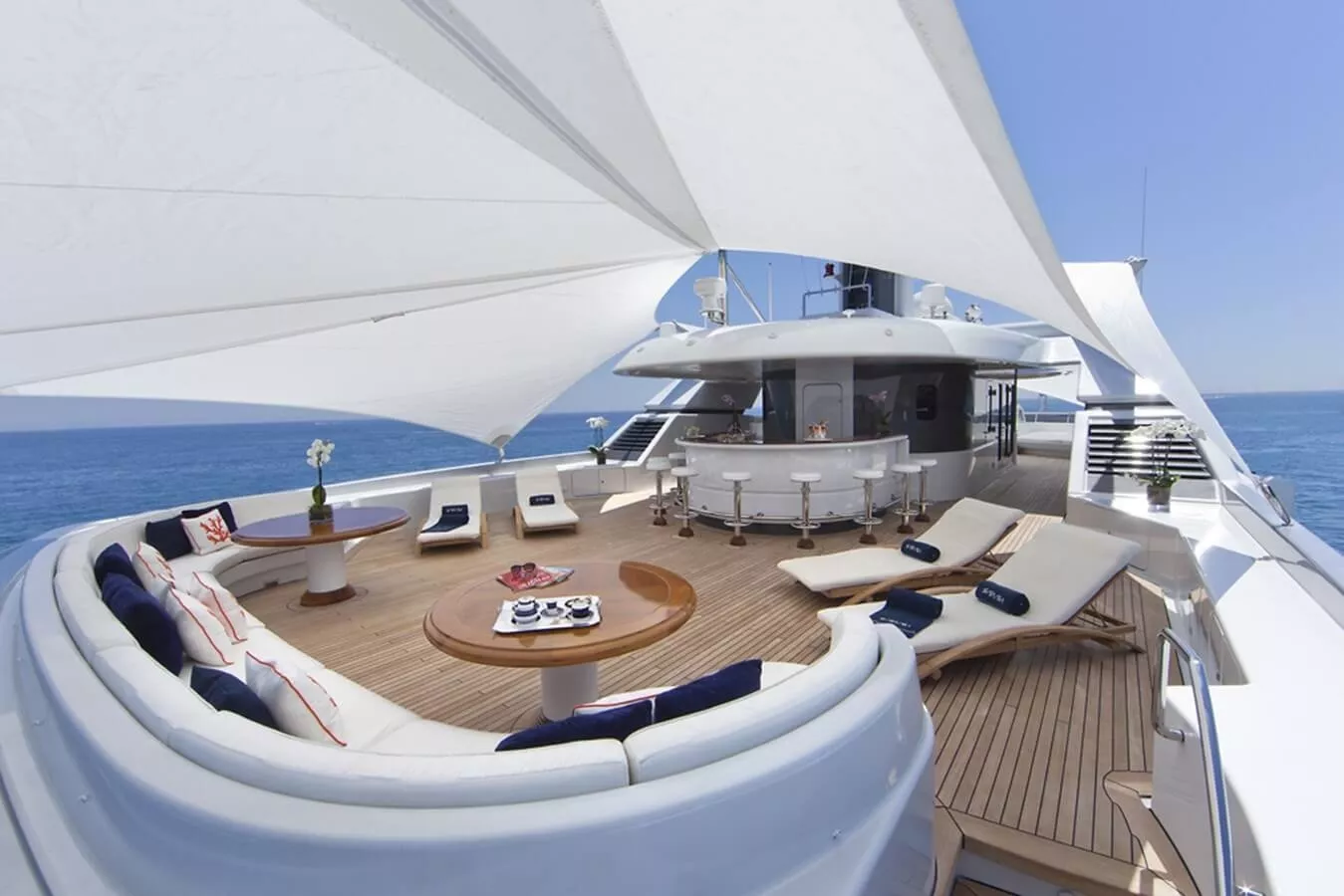 https://dev-api.arconyachts.com/storage/media/23827/conversions/697_2367428444-optimize.webp
