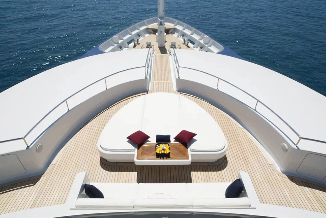 https://dev-api.arconyachts.com/storage/media/23828/conversions/697_8121669673-optimize.webp