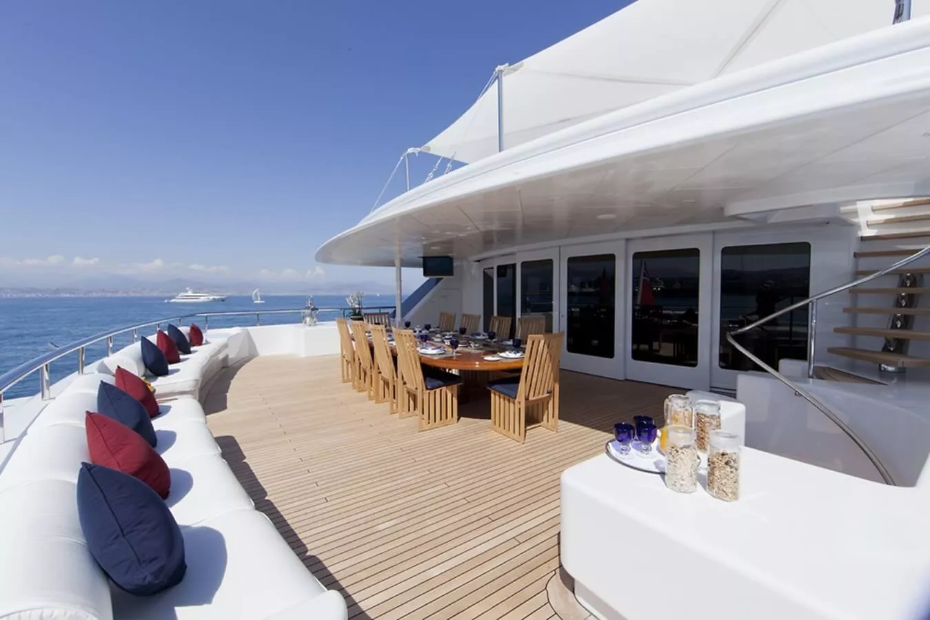 https://dev-api.arconyachts.com/storage/media/23829/conversions/697_7831396403-optimize.webp