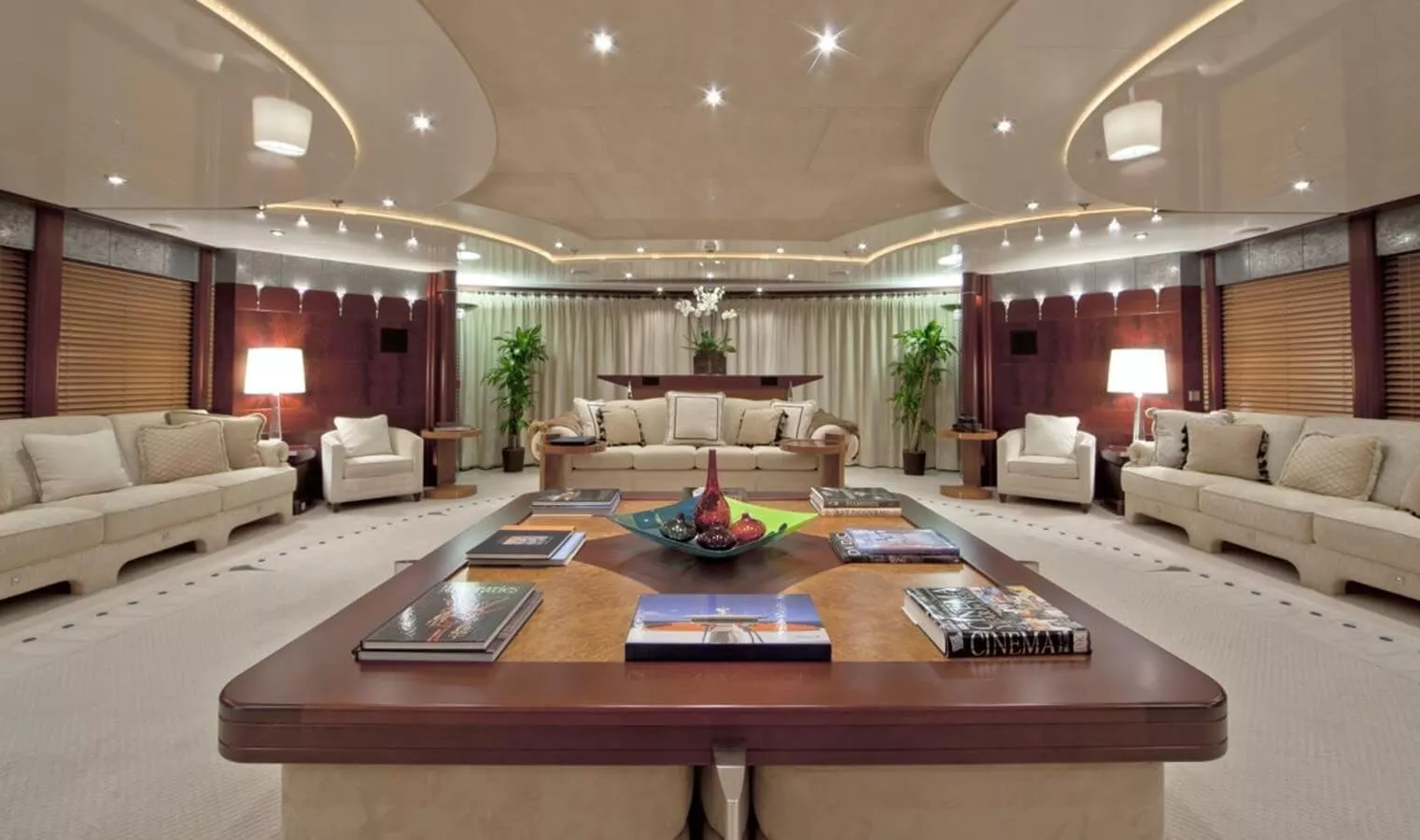 https://dev-api.arconyachts.com/storage/media/23832/conversions/697_4890941085-optimize.webp