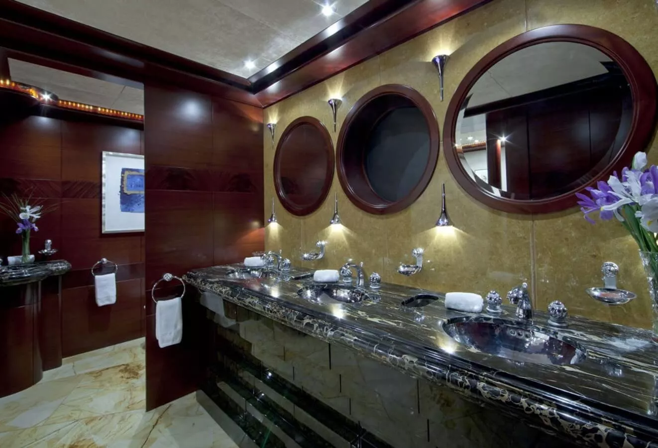 https://dev-api.arconyachts.com/storage/media/23836/conversions/697_5778846084-optimize.webp