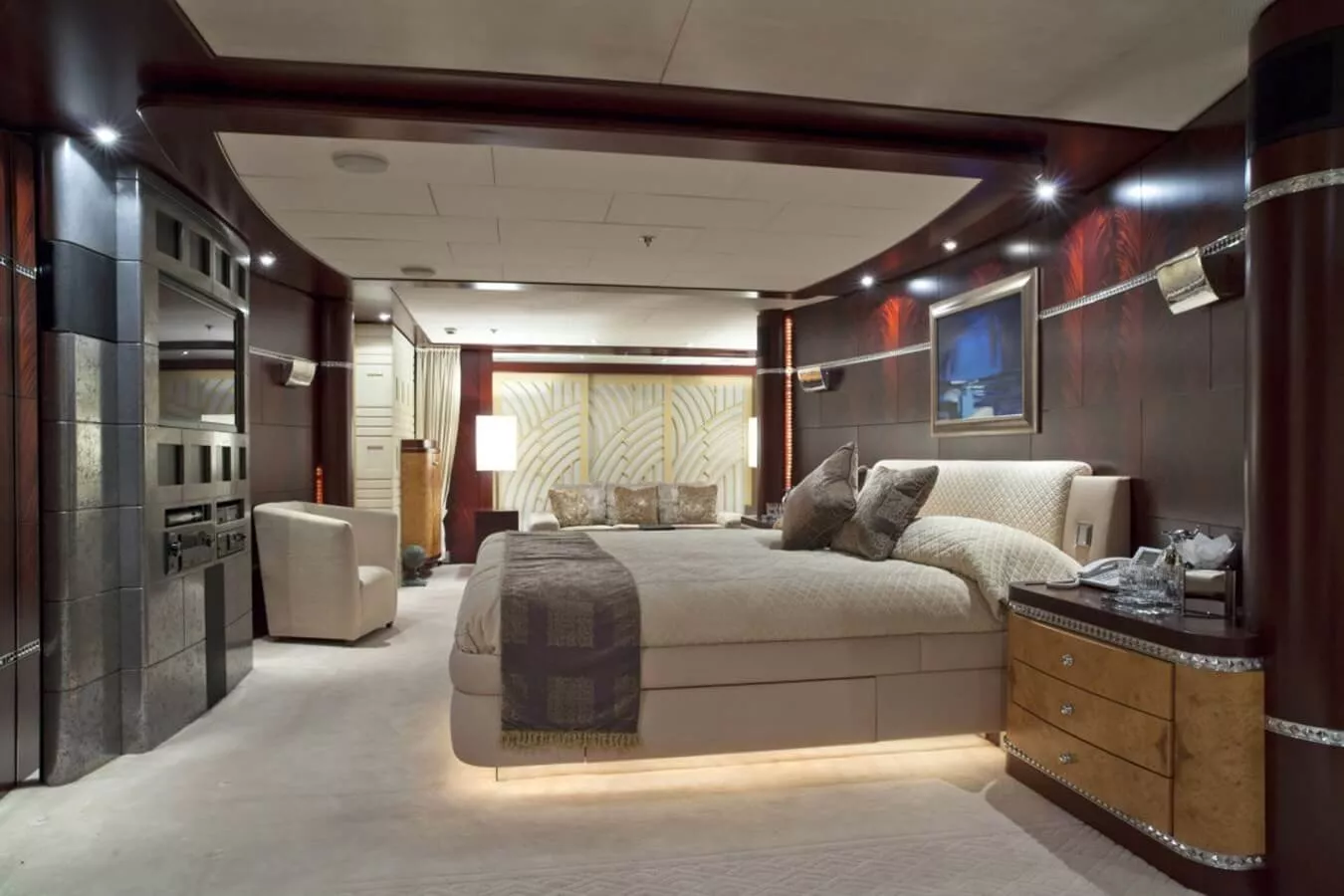 https://dev-api.arconyachts.com/storage/media/23837/conversions/697_8365632510-optimize.webp