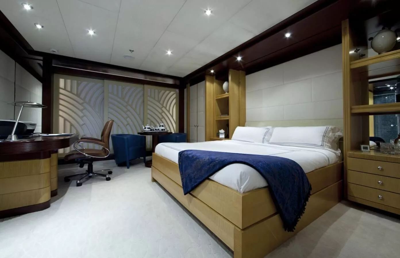 https://dev-api.arconyachts.com/storage/media/23841/conversions/697_3389179707-optimize.webp
