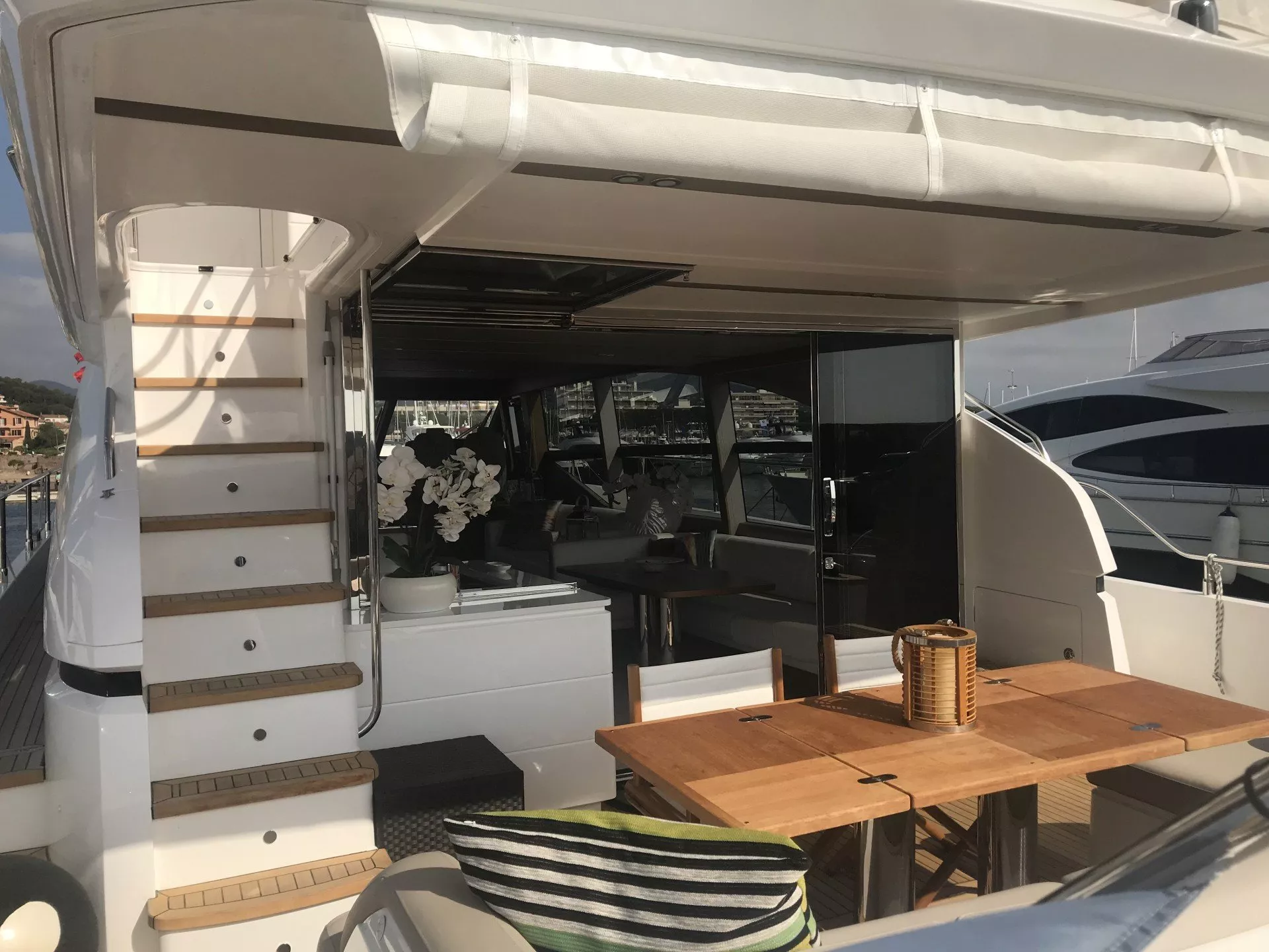 https://dev-api.arconyachts.com/storage/media/23852/conversions/696_8531436212-optimize.webp