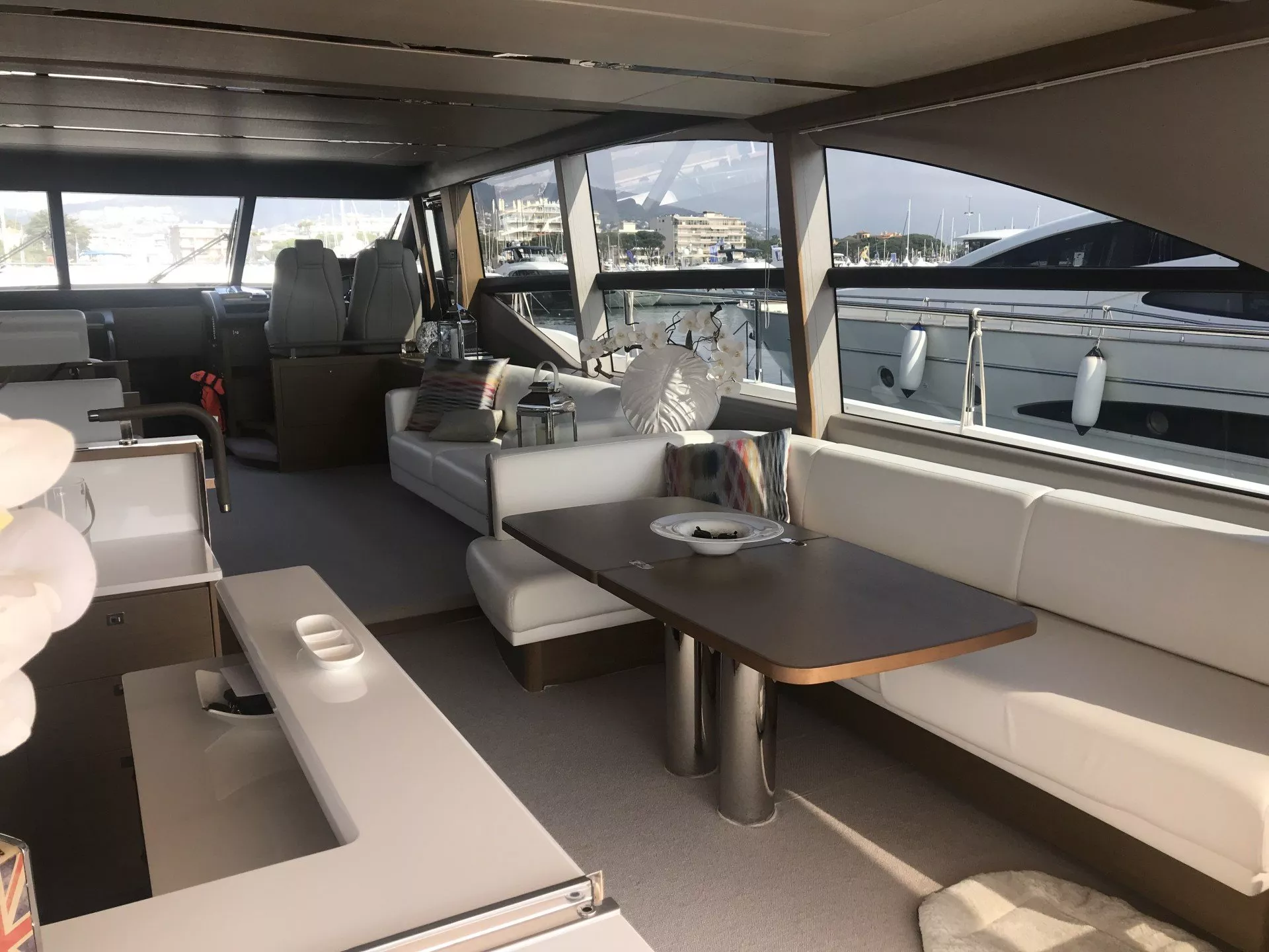 https://dev-api.arconyachts.com/storage/media/23854/conversions/696_2727658570-optimize.webp