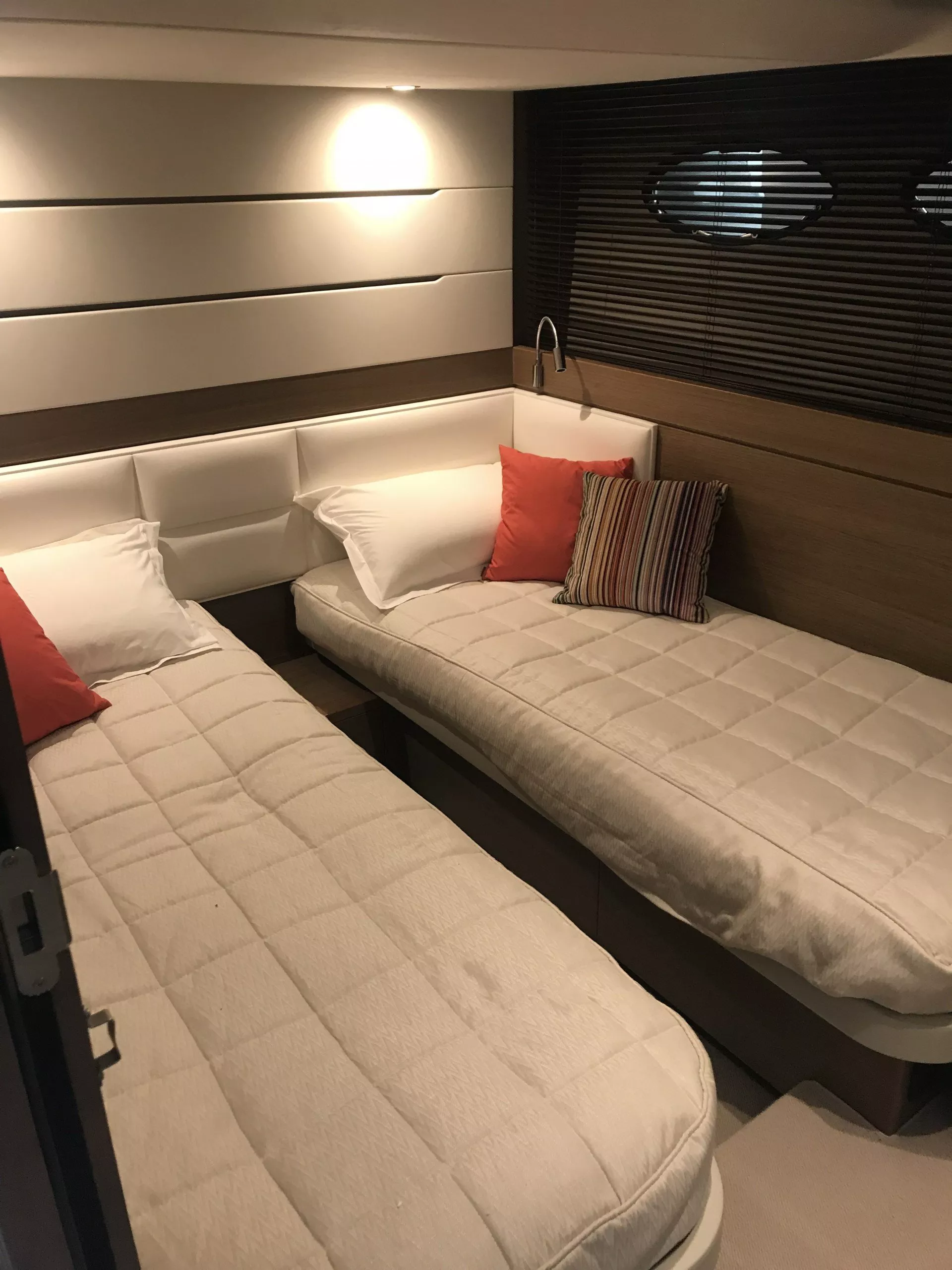 https://dev-api.arconyachts.com/storage/media/23862/conversions/696_7127274225-optimize.webp