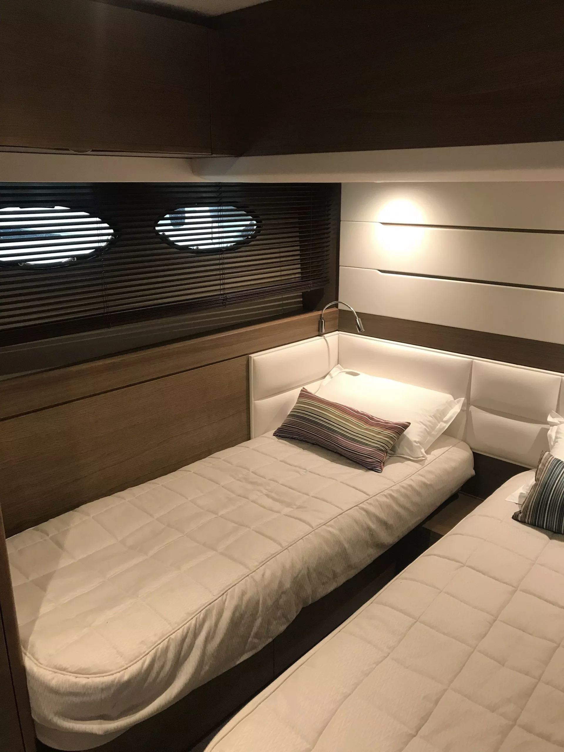 https://dev-api.arconyachts.com/storage/media/23863/conversions/696_9091885230-optimize.webp
