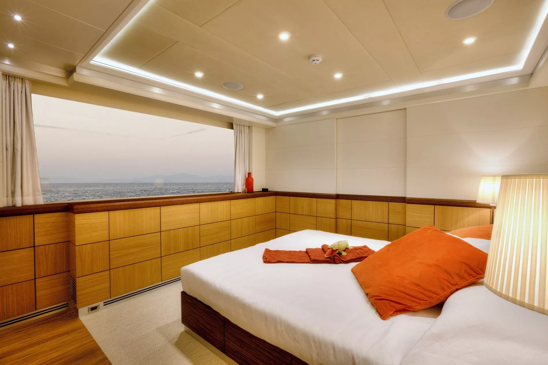 https://dev-api.arconyachts.com/storage/media/23869/conversions/695_6375977879-optimize.webp
