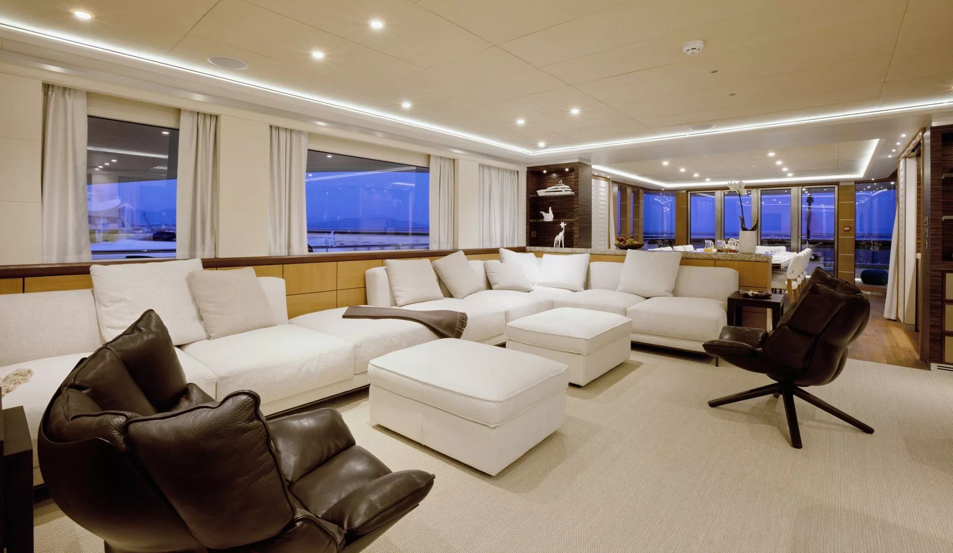 https://dev-api.arconyachts.com/storage/media/23870/conversions/695_4580559244-optimize.webp