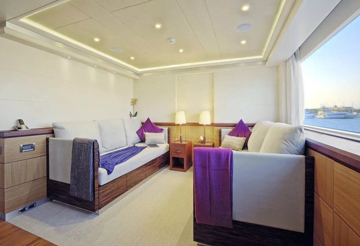 https://dev-api.arconyachts.com/storage/media/23873/conversions/695_8312852824-optimize.webp