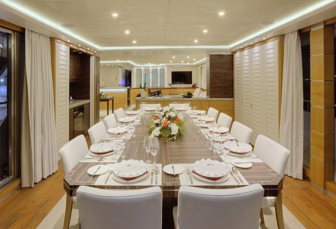 https://dev-api.arconyachts.com/storage/media/23876/conversions/695_2767840979-optimize.webp