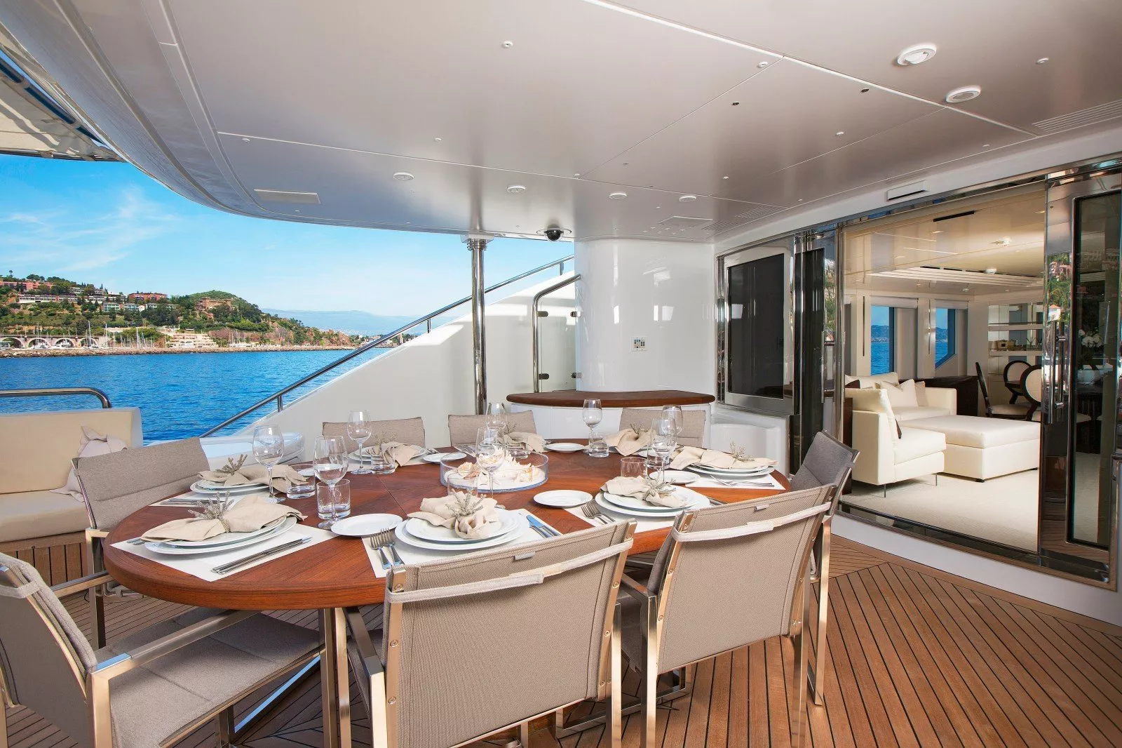 https://dev-api.arconyachts.com/storage/media/23898/conversions/694_1035411313-optimize.webp