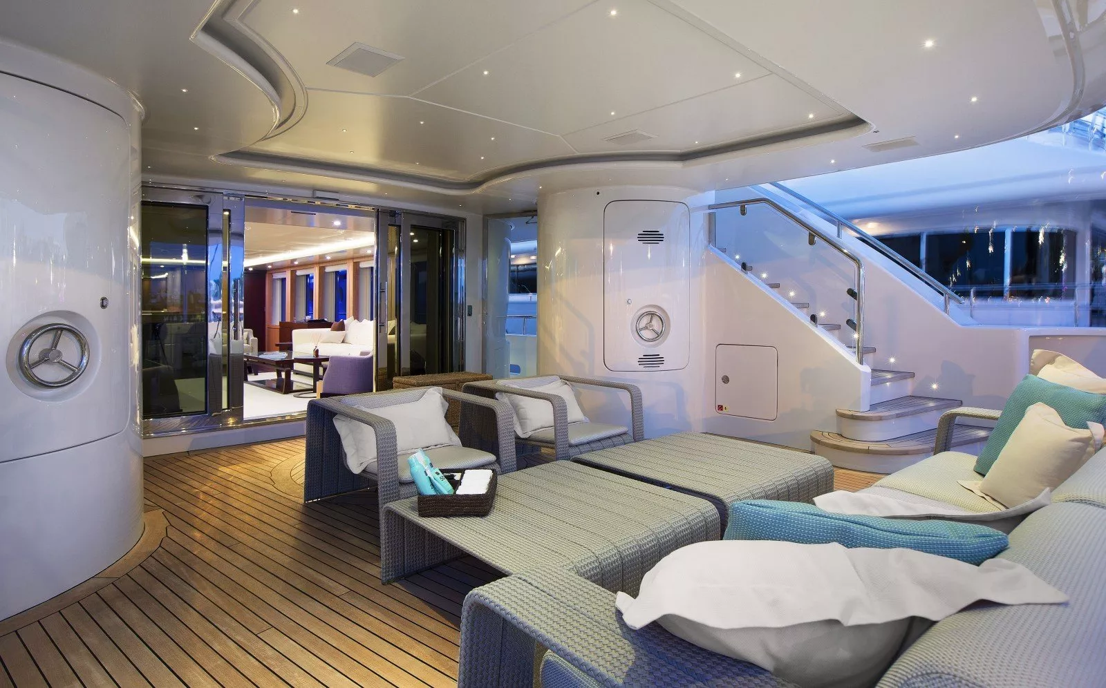 https://dev-api.arconyachts.com/storage/media/23906/conversions/694_2860258480-optimize.webp