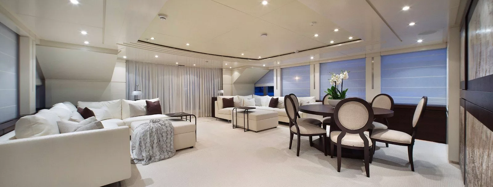 https://dev-api.arconyachts.com/storage/media/23909/conversions/694_2749001506-optimize.webp