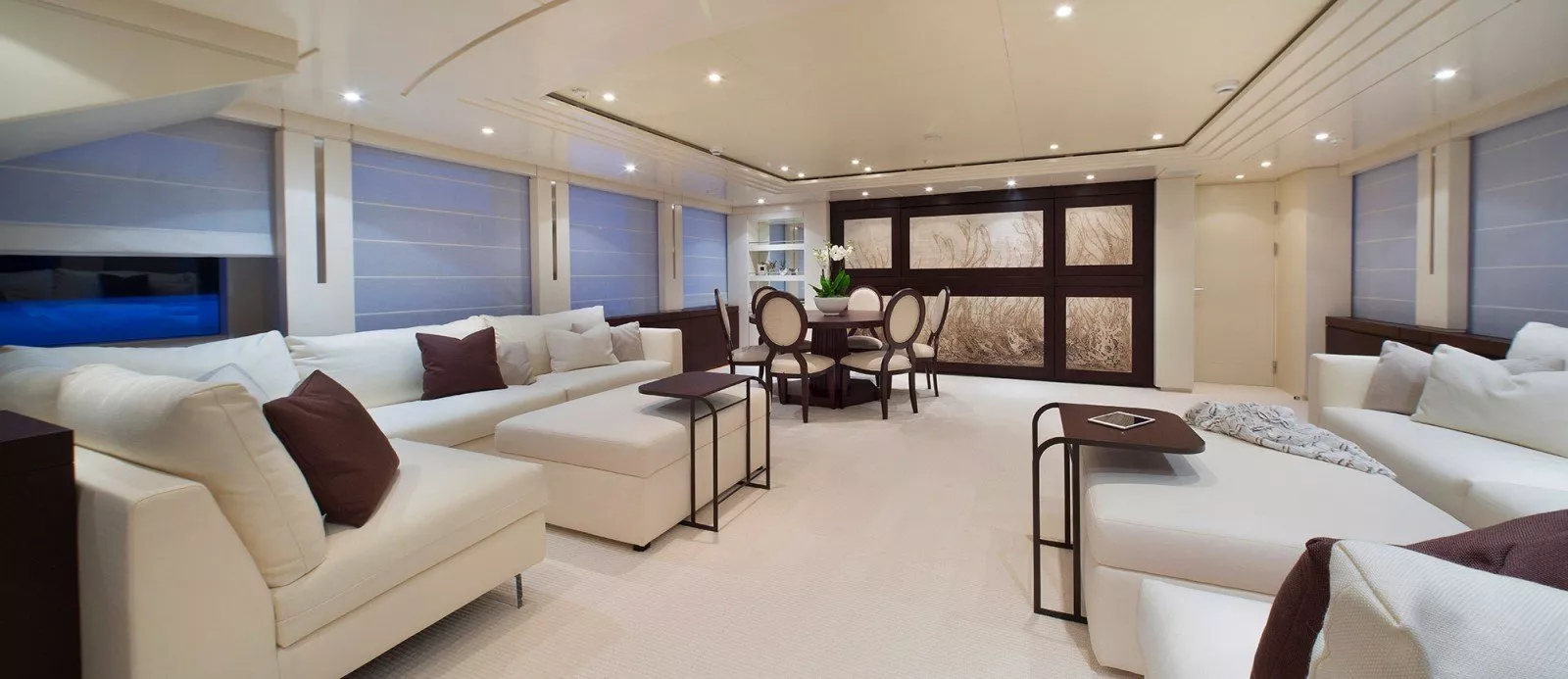 https://dev-api.arconyachts.com/storage/media/23910/conversions/694_0775845126-optimize.webp