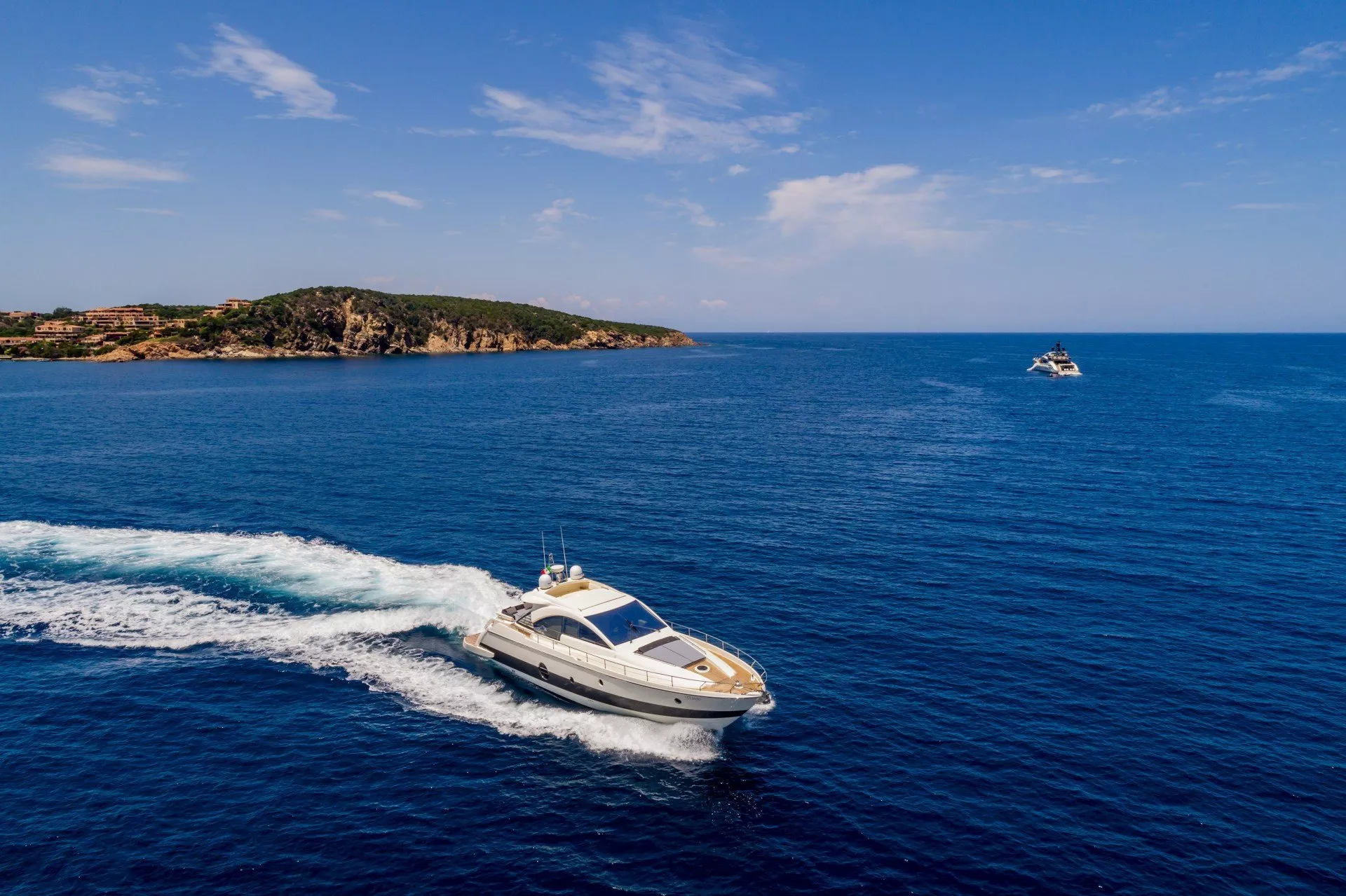 https://dev-api.arconyachts.com/storage/media/23925/conversions/693_5252862896-optimize.webp
