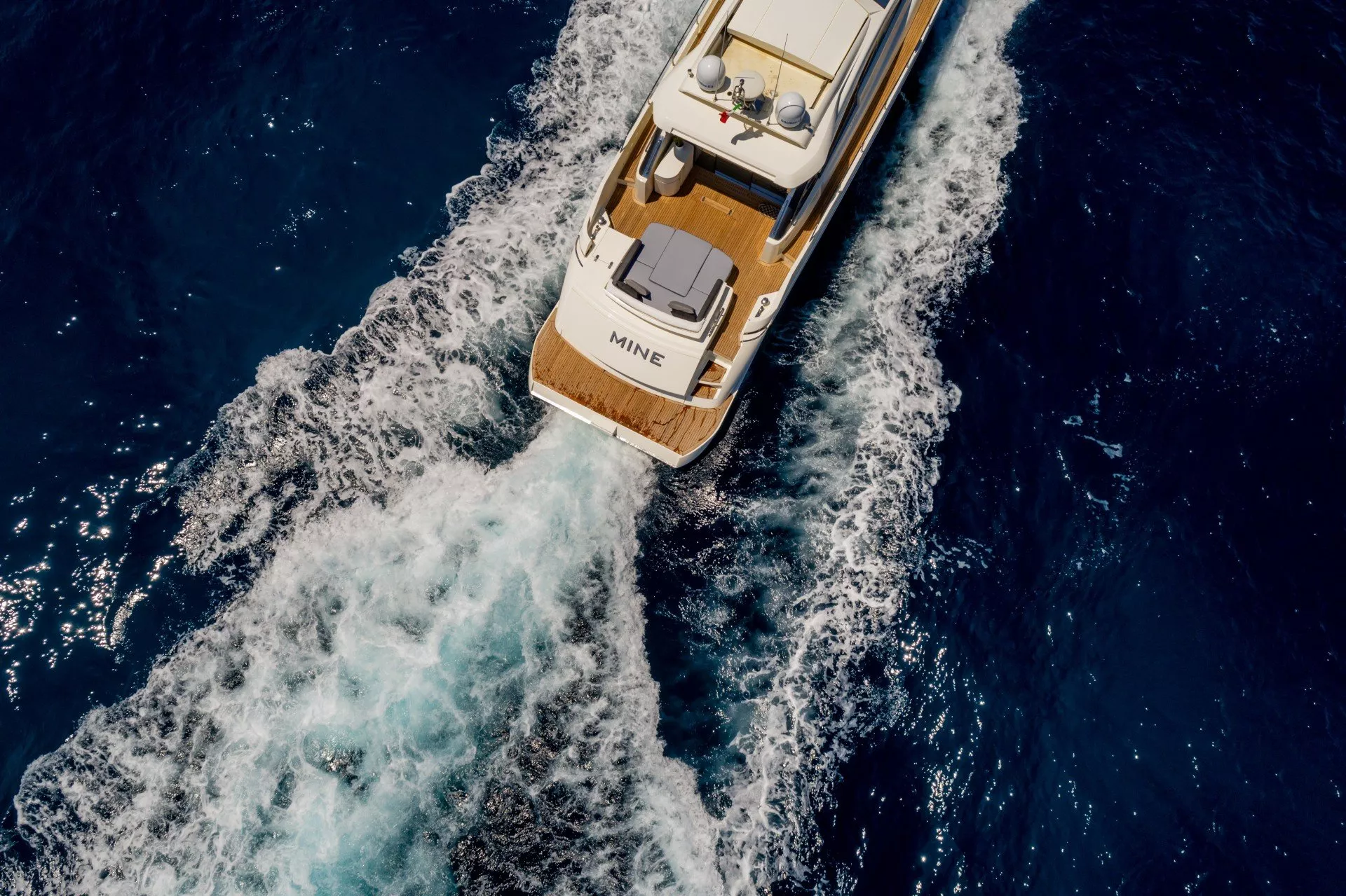 https://dev-api.arconyachts.com/storage/media/23927/conversions/693_0743941845-optimize.webp