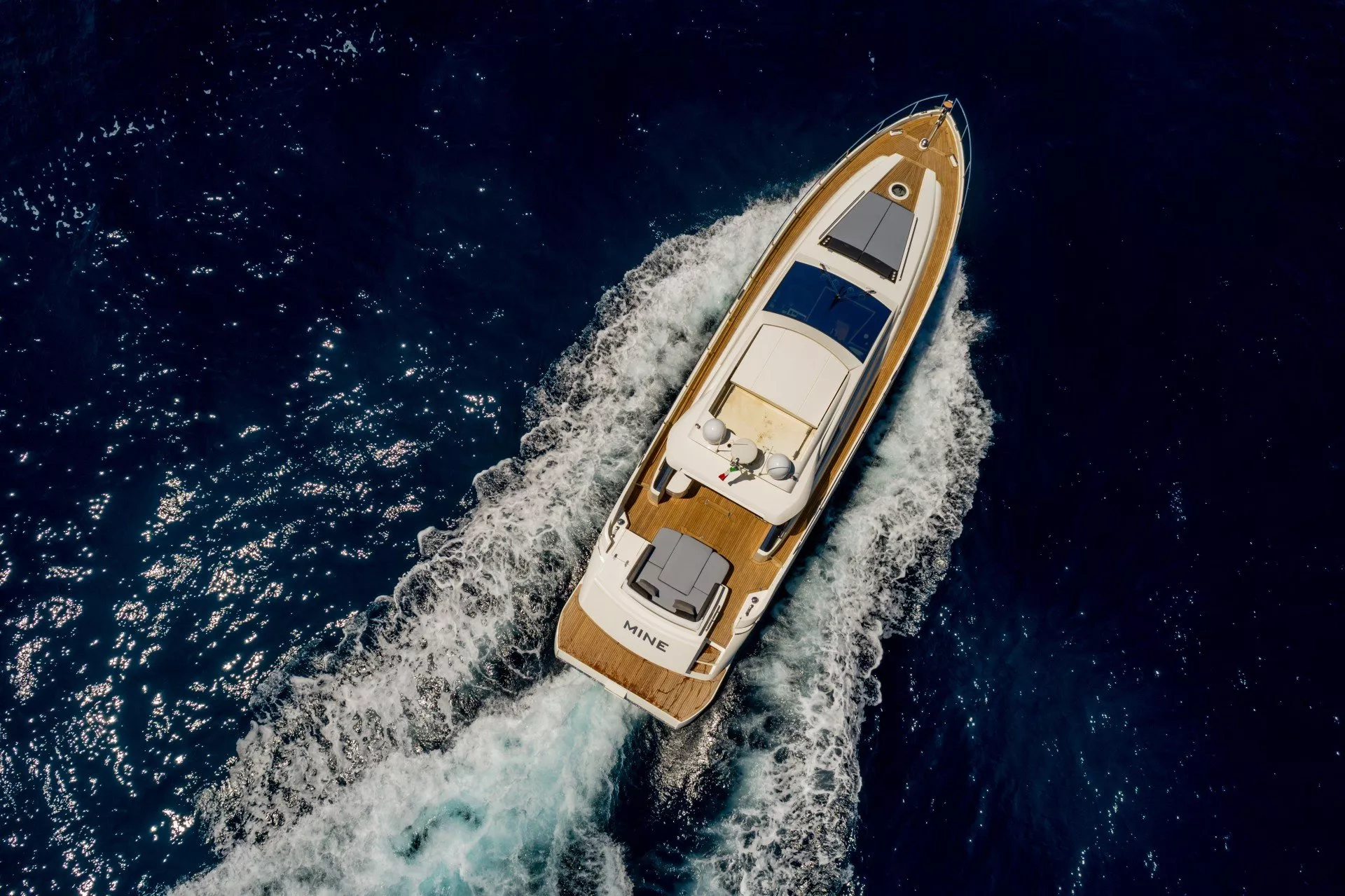https://dev-api.arconyachts.com/storage/media/23928/conversions/693_8425314147-optimize.webp