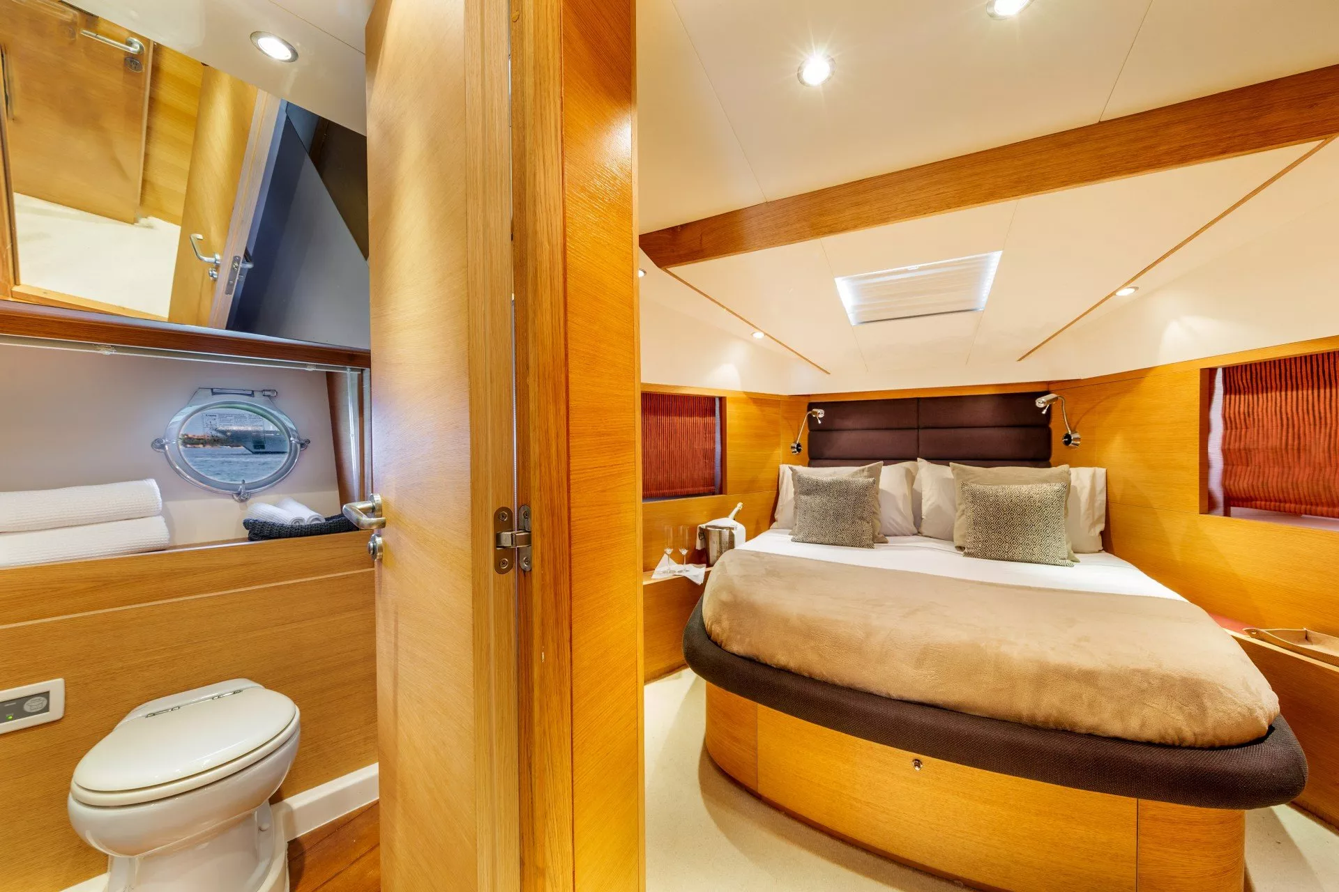https://dev-api.arconyachts.com/storage/media/23930/conversions/693_1467441846-optimize.webp