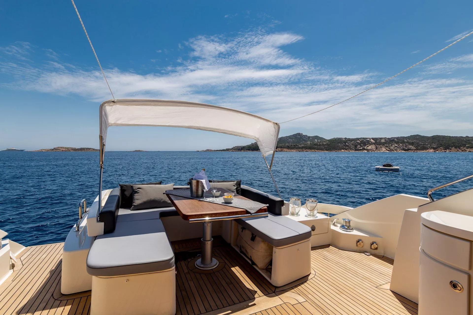https://dev-api.arconyachts.com/storage/media/23943/conversions/693_6299364383-optimize.webp