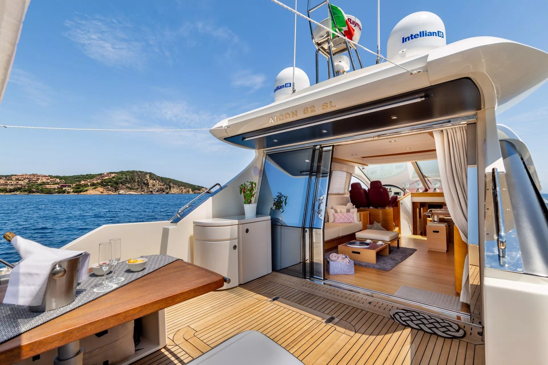 https://dev-api.arconyachts.com/storage/media/23944/conversions/693_4902708128-optimize.webp