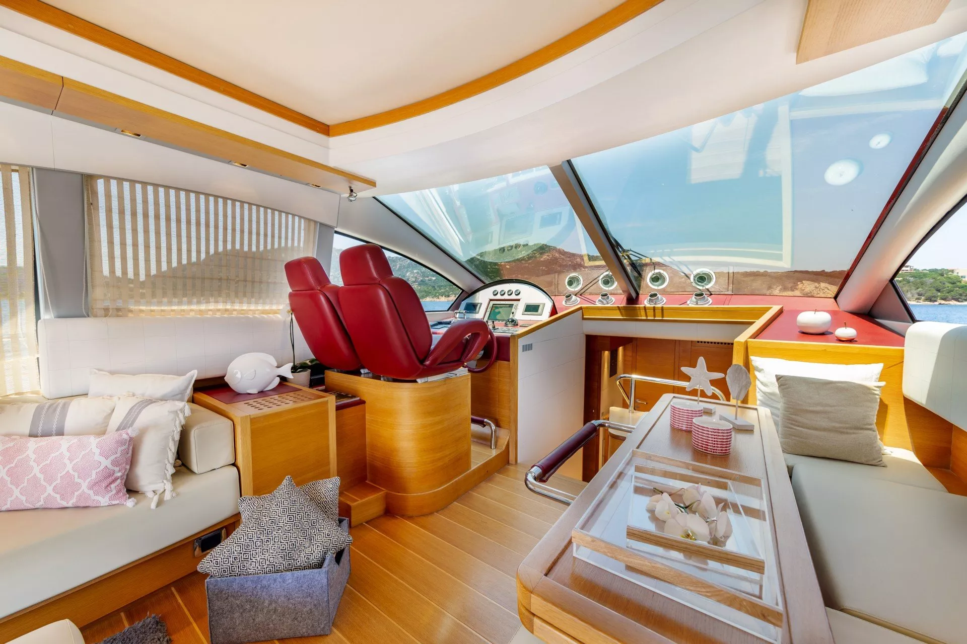 https://dev-api.arconyachts.com/storage/media/23946/conversions/693_9523708980-optimize.webp