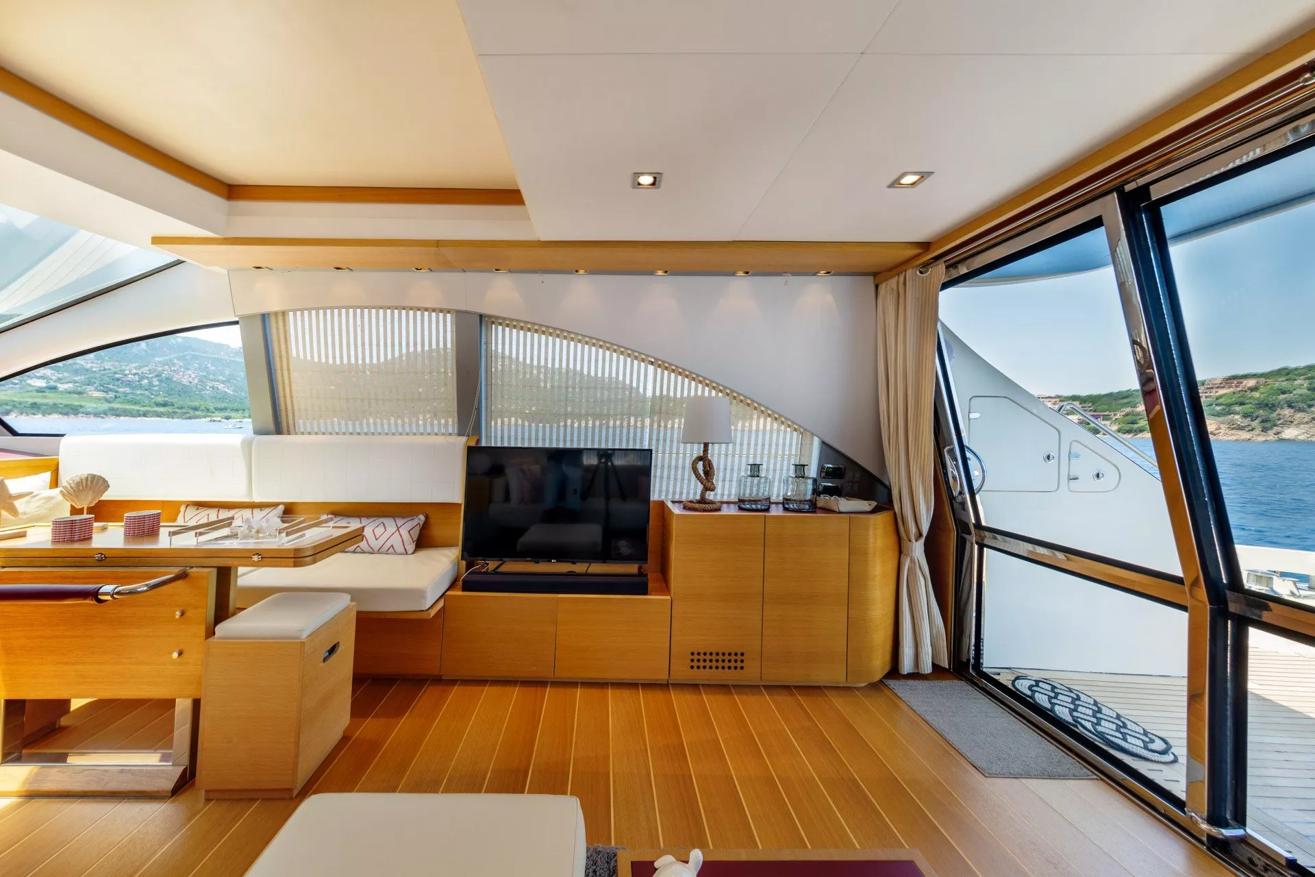 https://dev-api.arconyachts.com/storage/media/23948/conversions/693_0611288682-optimize.webp