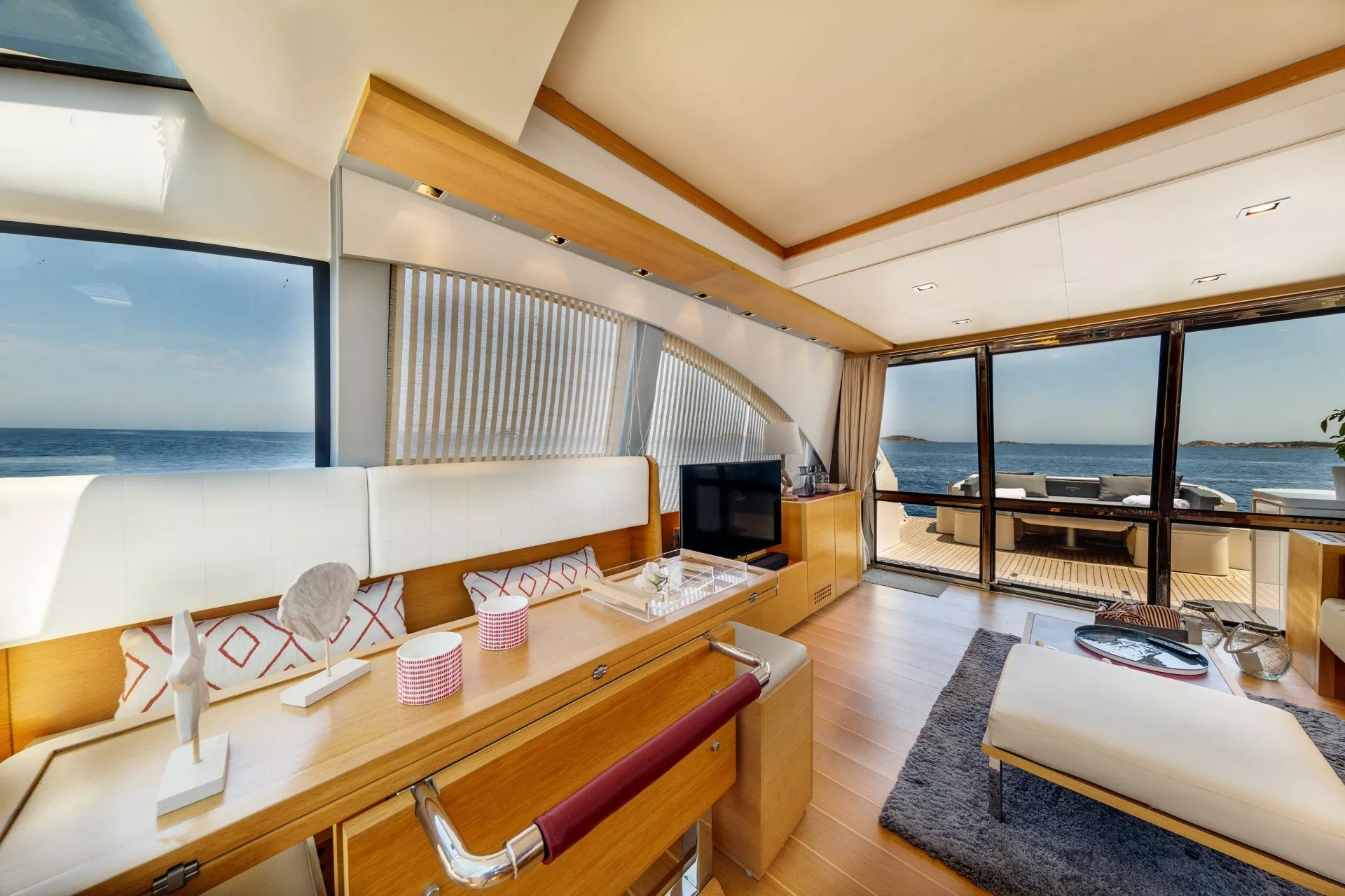 https://dev-api.arconyachts.com/storage/media/23949/conversions/693_1305320900-optimize.webp