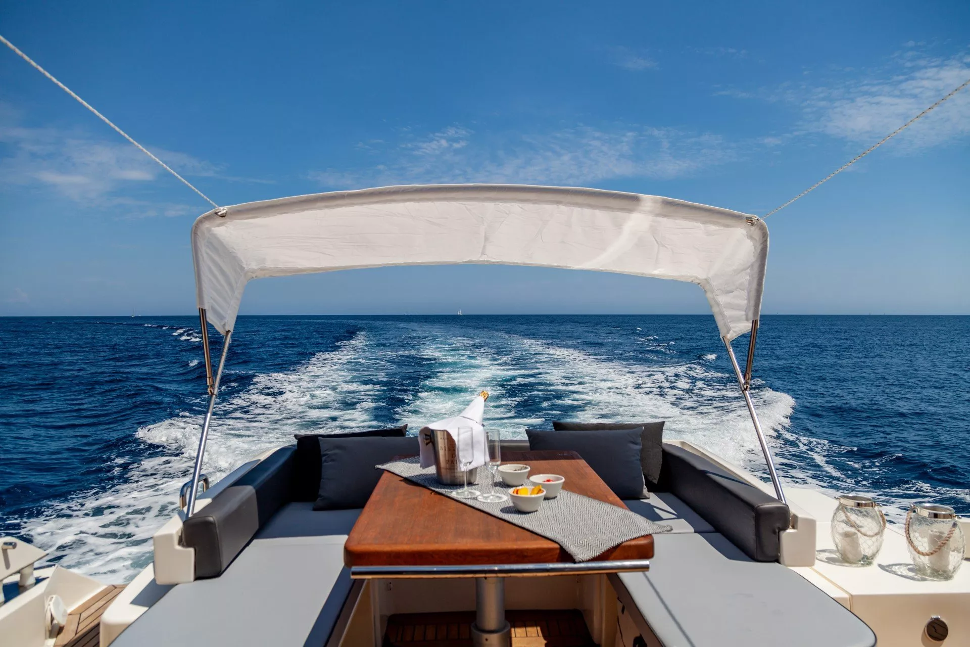 https://dev-api.arconyachts.com/storage/media/23953/conversions/693_5948879627-optimize.webp