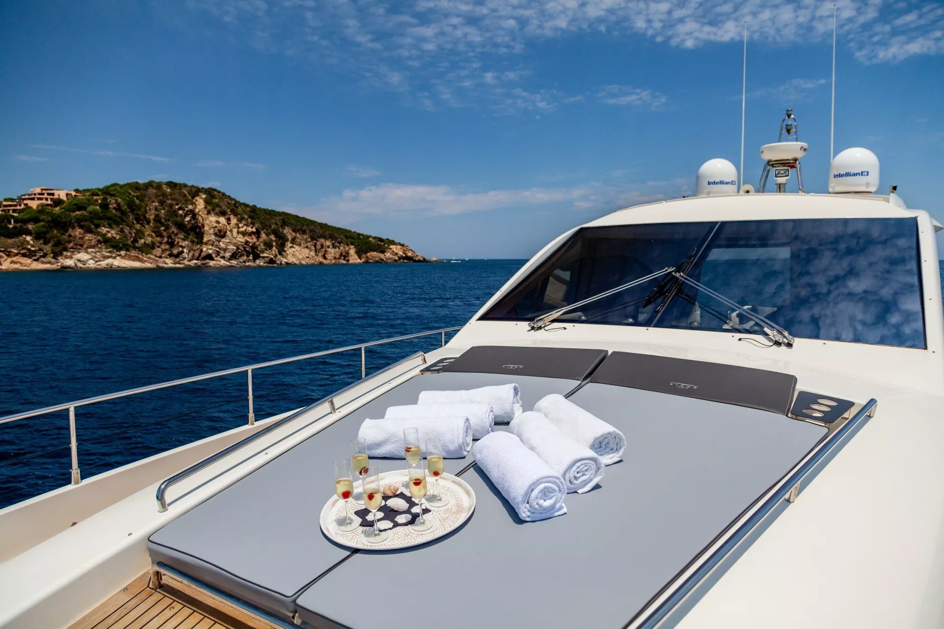 https://dev-api.arconyachts.com/storage/media/23954/conversions/693_4568112030-optimize.webp