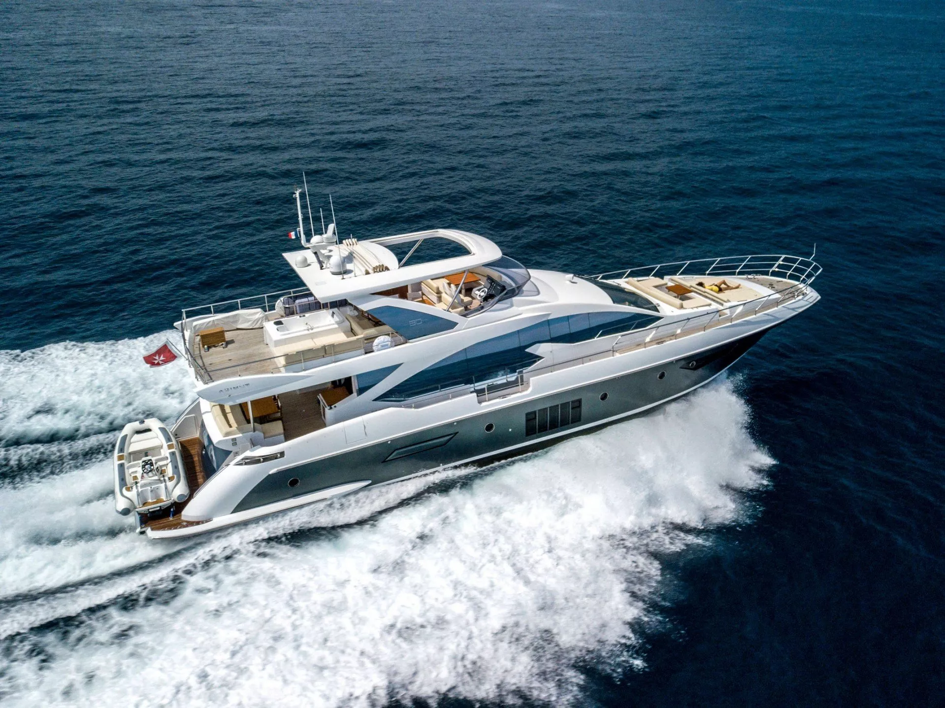 Azimut INVICTUS