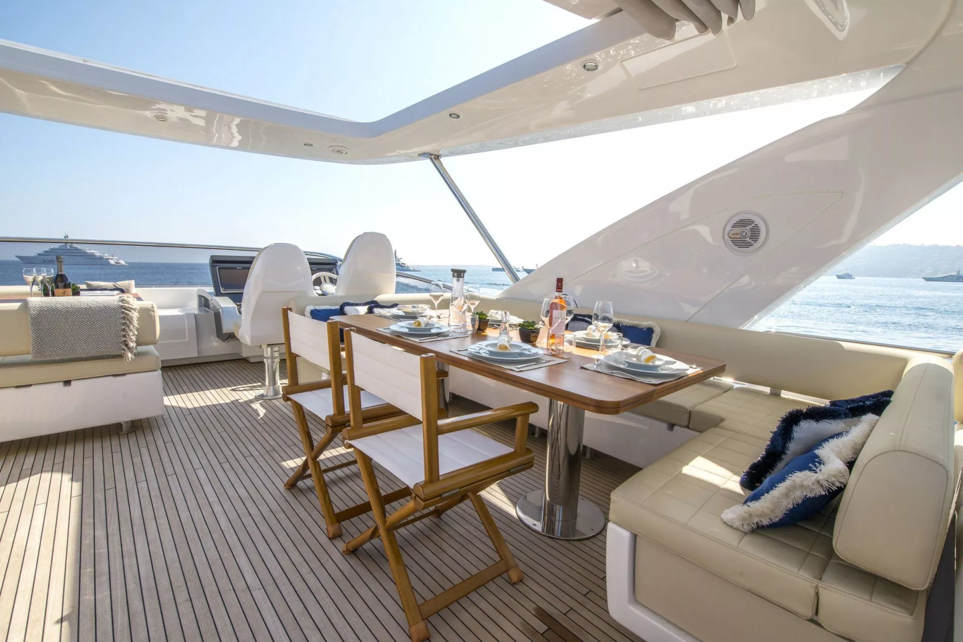 https://dev-api.arconyachts.com/storage/media/24055/conversions/690_5950232632-optimize.webp