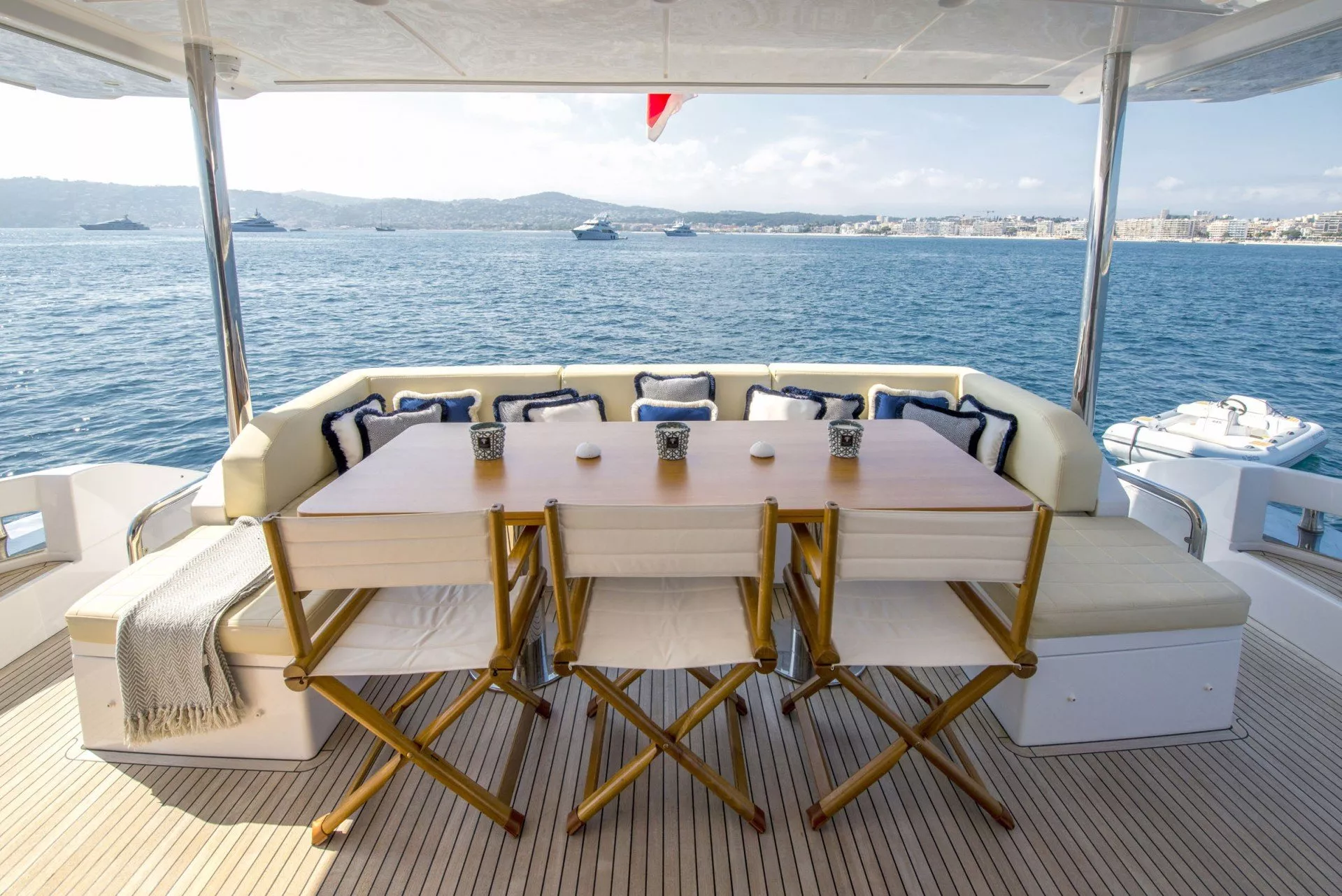 https://dev-api.arconyachts.com/storage/media/24060/conversions/690_4264172946-optimize.webp