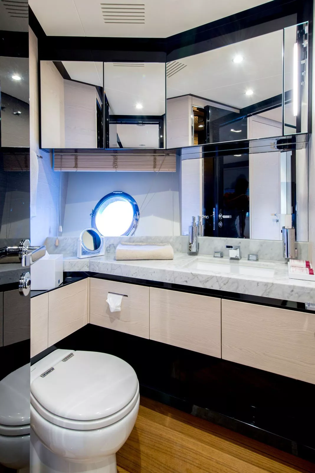 https://dev-api.arconyachts.com/storage/media/24065/conversions/690_6085385972-optimize.webp