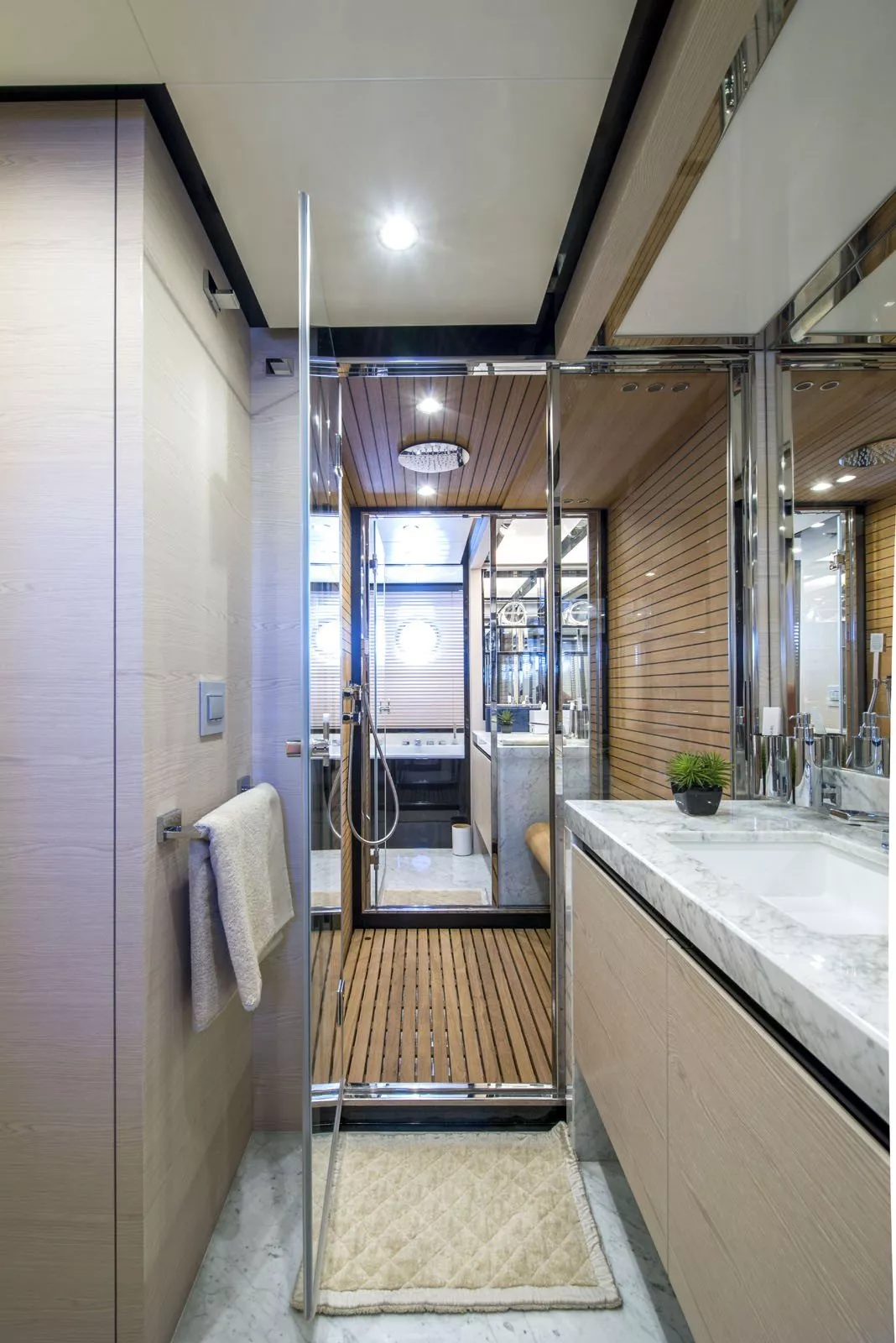 https://dev-api.arconyachts.com/storage/media/24068/conversions/690_3391993693-optimize.webp
