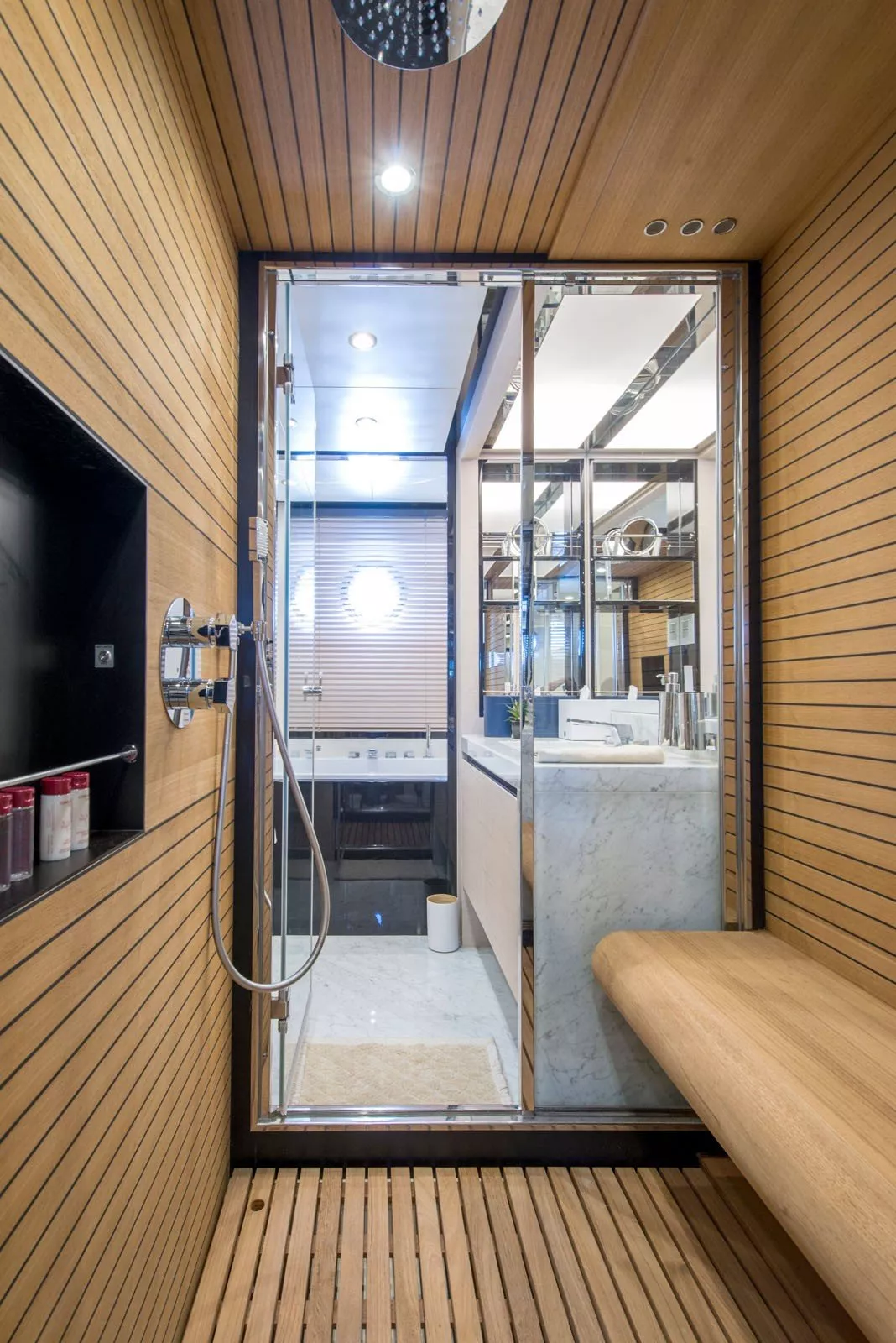 https://dev-api.arconyachts.com/storage/media/24069/conversions/690_6376372961-optimize.webp