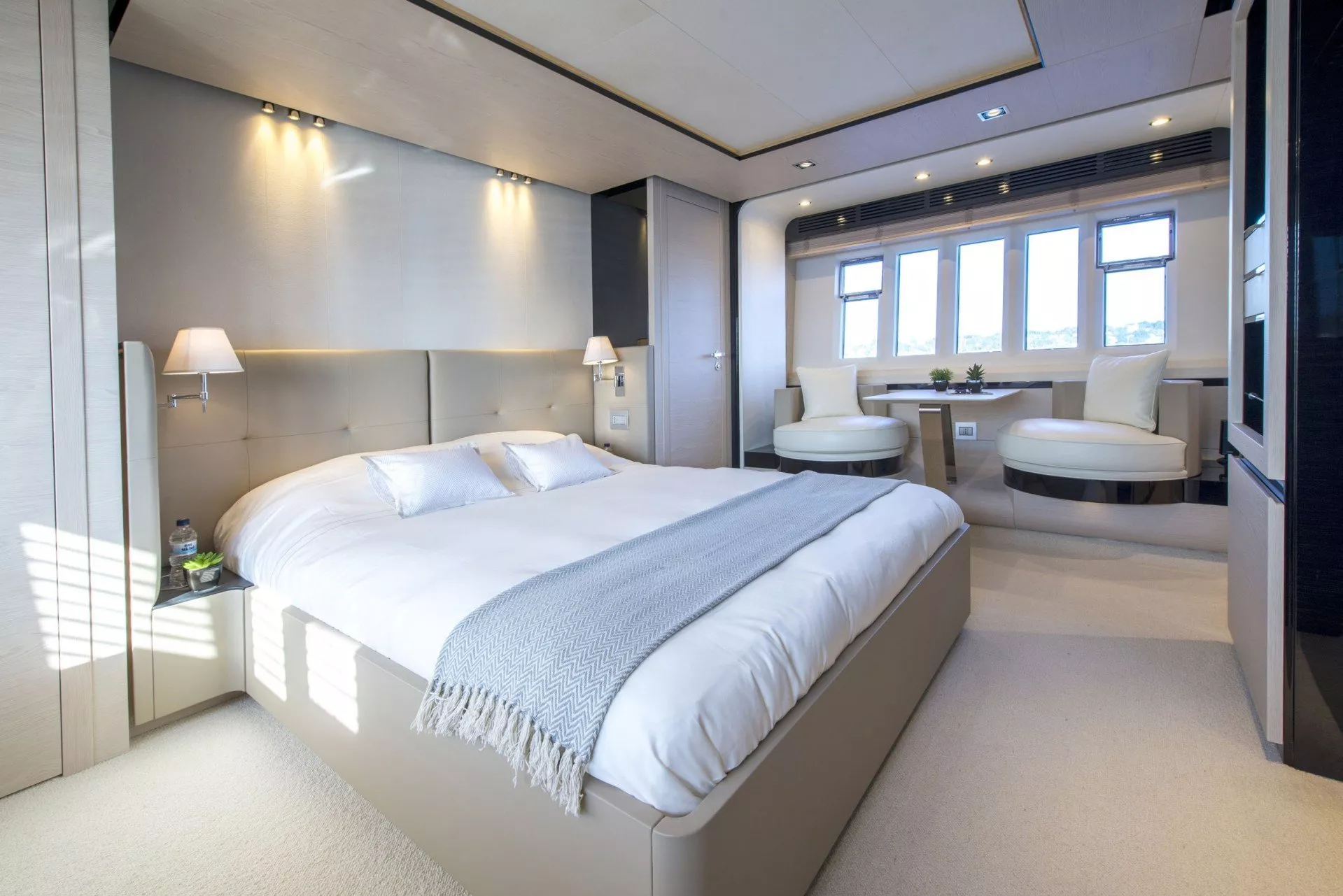 https://dev-api.arconyachts.com/storage/media/24070/conversions/690_1765922676-optimize.webp